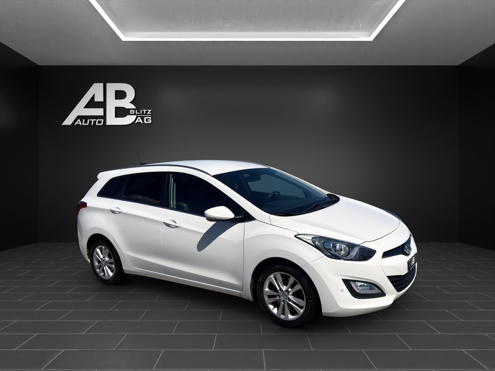 HYUNDAI i30 Wagon 1.6 CRDi Premium Automatic-image-5
