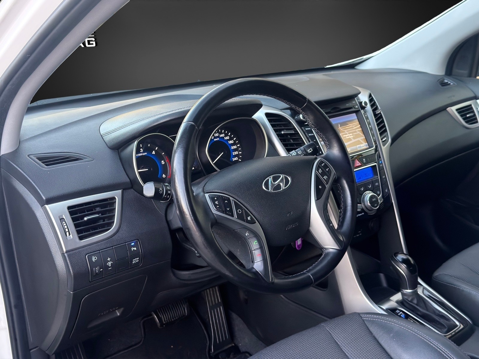 HYUNDAI i30 Wagon 1.6 CRDi Premium Automatic-image-7