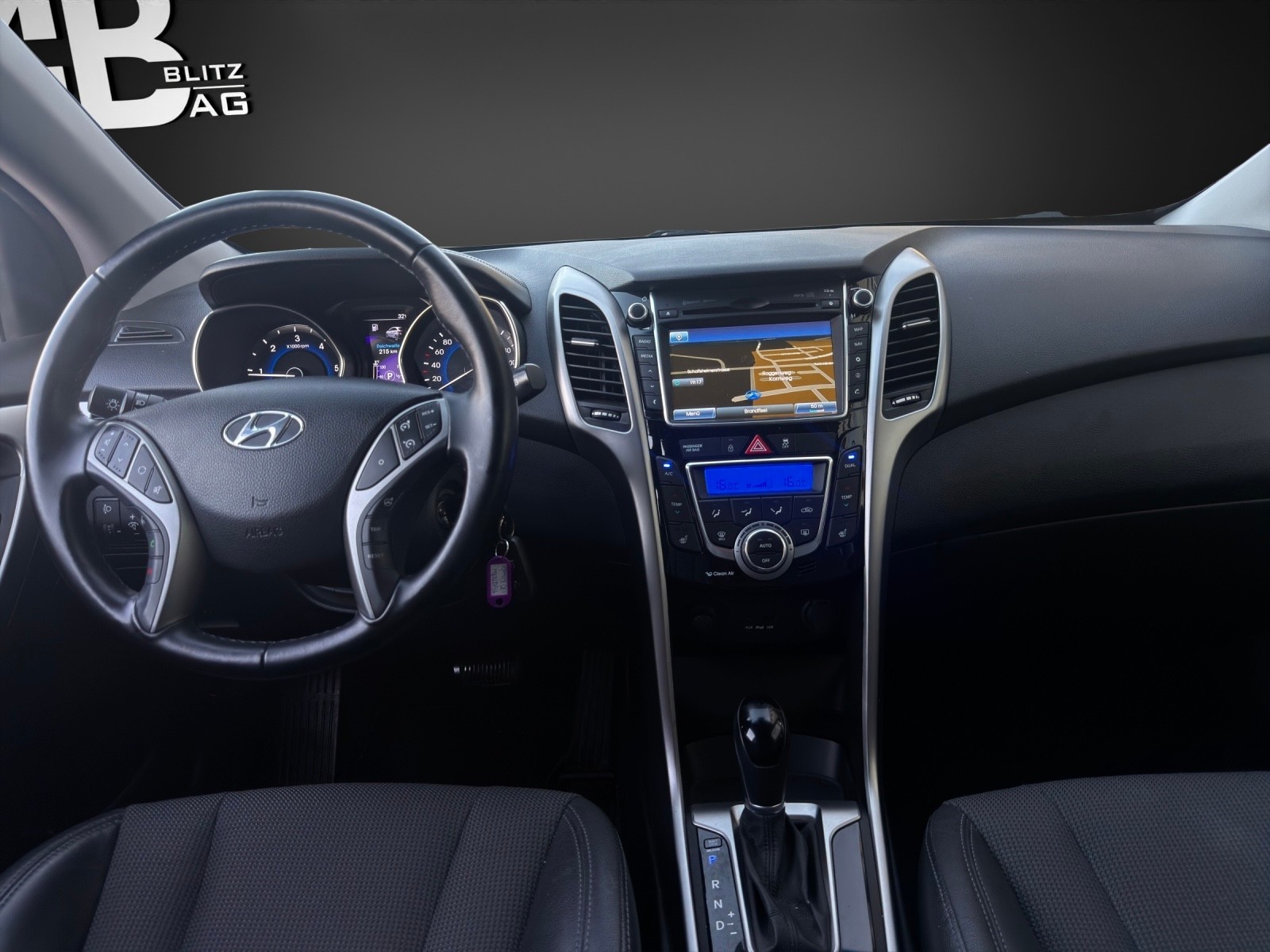 HYUNDAI i30 Wagon 1.6 CRDi Premium Automatic-image-10