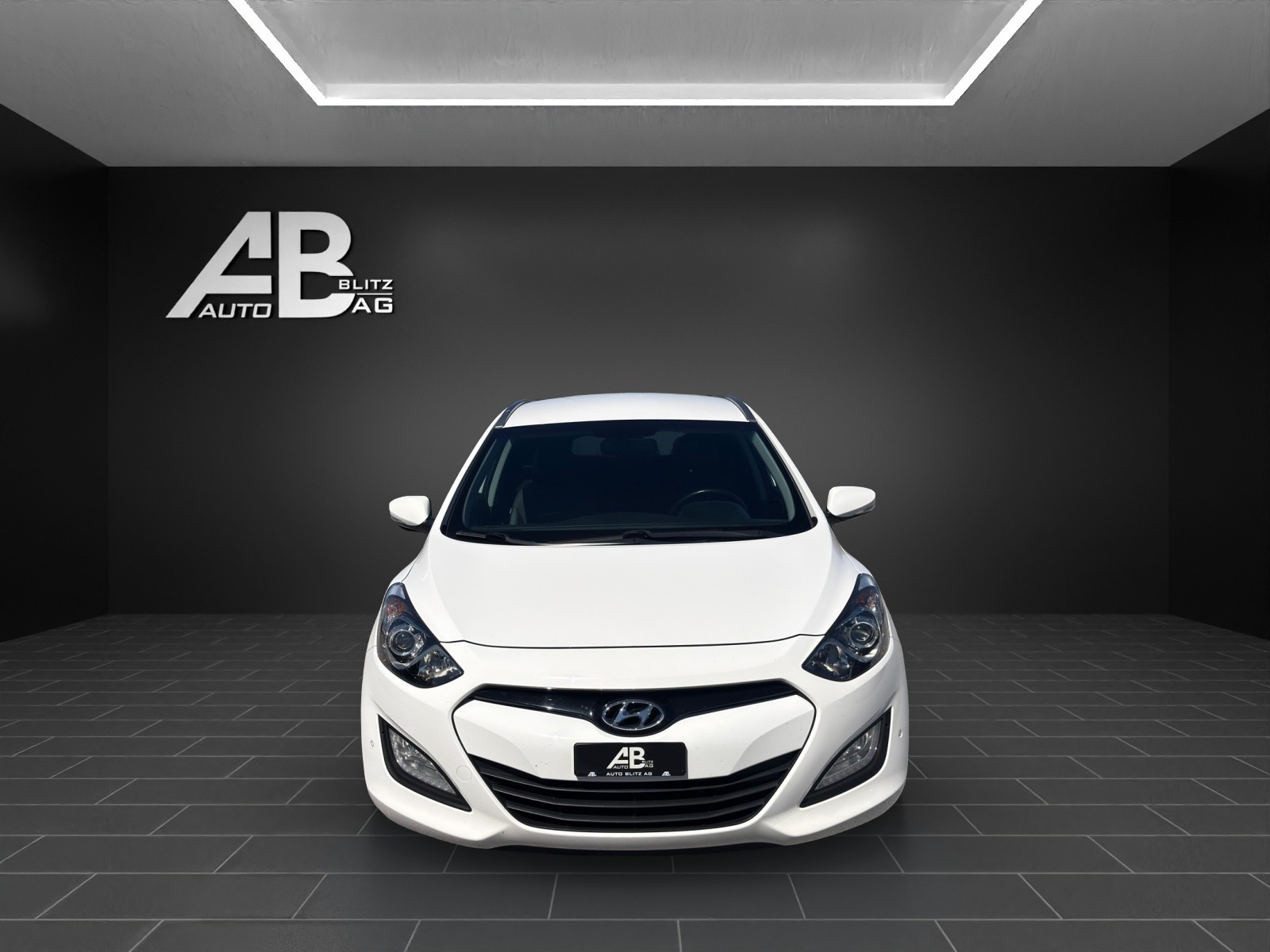 HYUNDAI i30 Wagon 1.6 CRDi Premium Automatic-image-0
