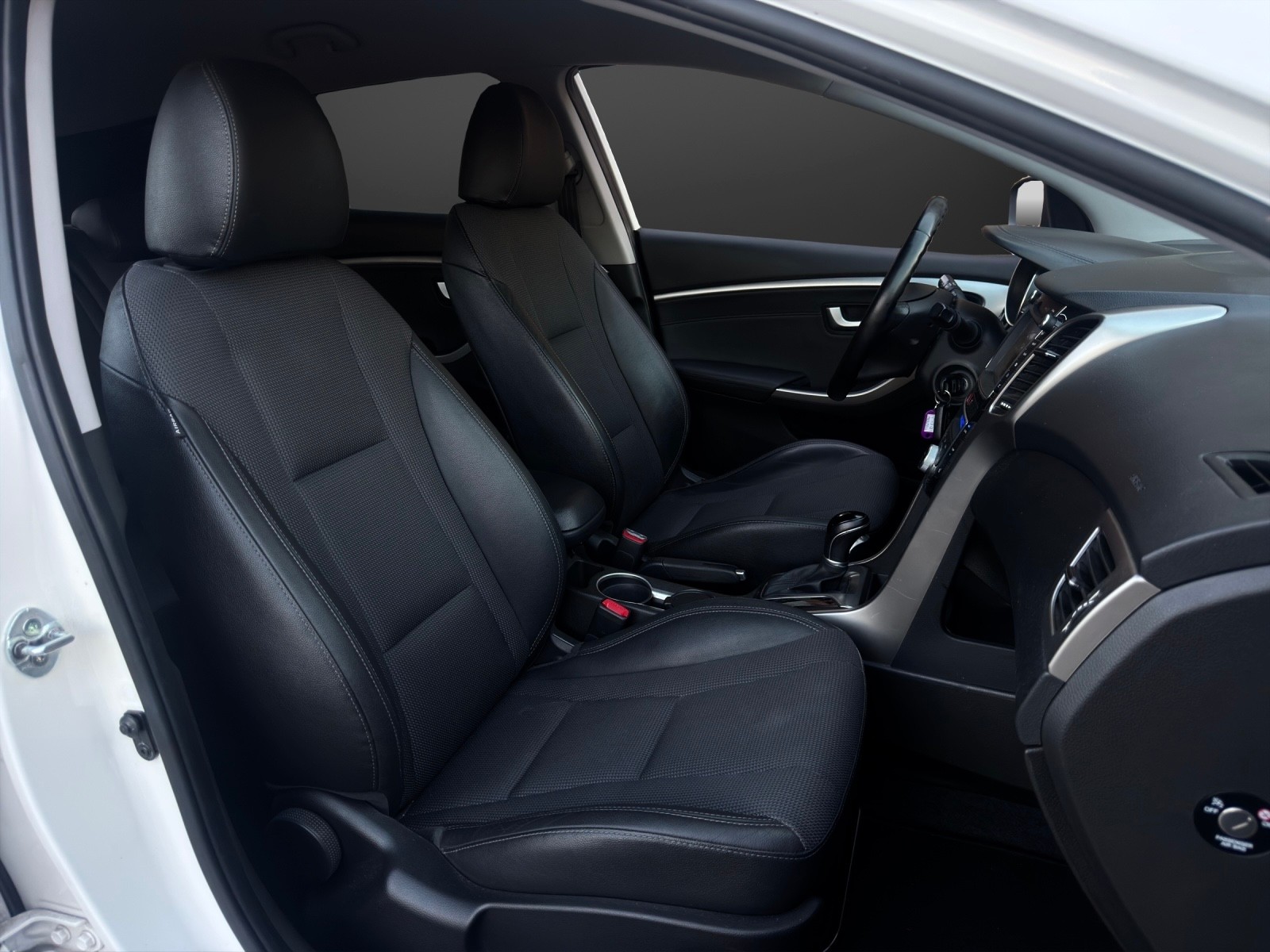 HYUNDAI i30 Wagon 1.6 CRDi Premium Automatic-image-8