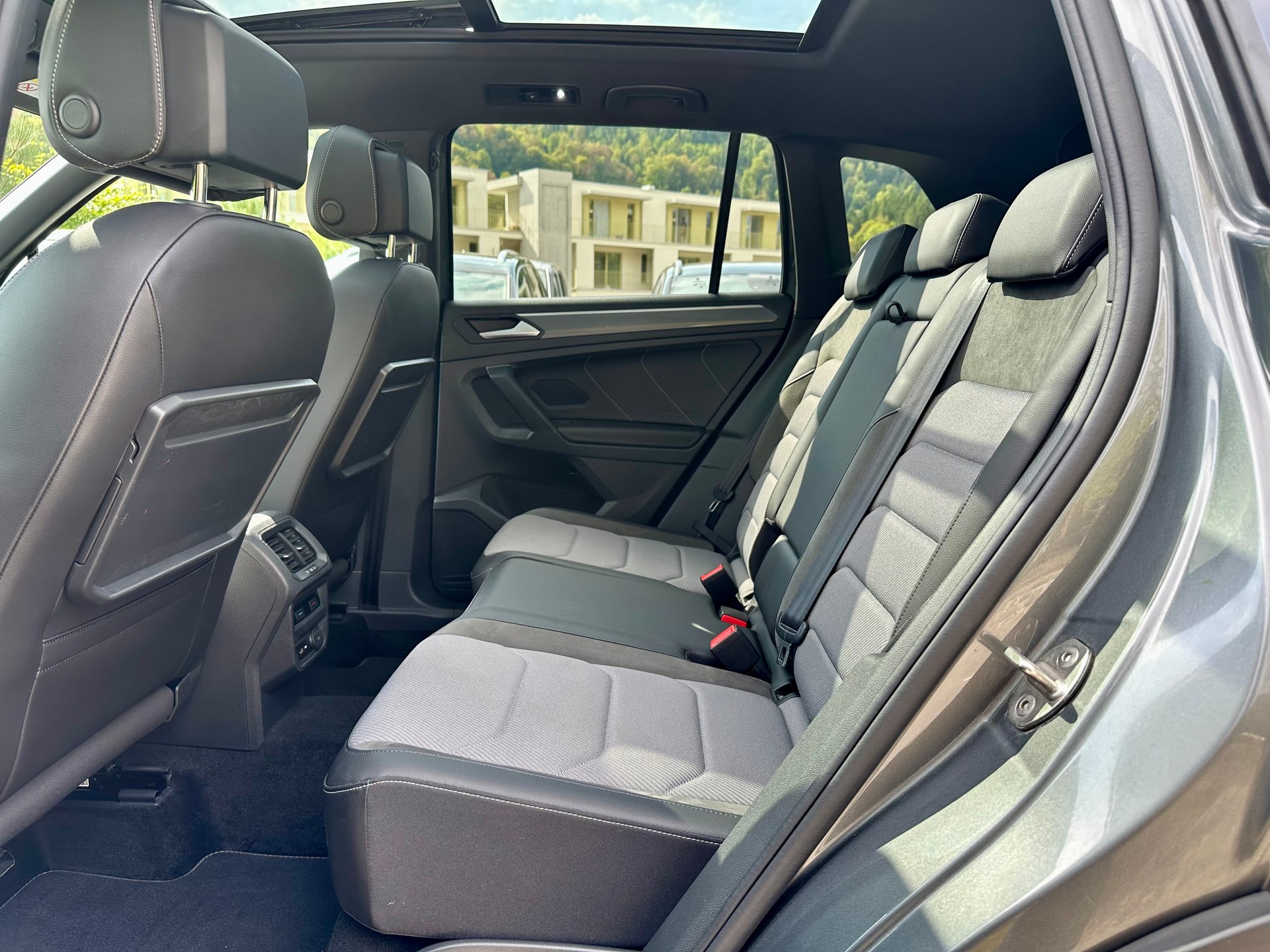VW Tiguan 2.0TSI Highline 4Motion DSG-image-9