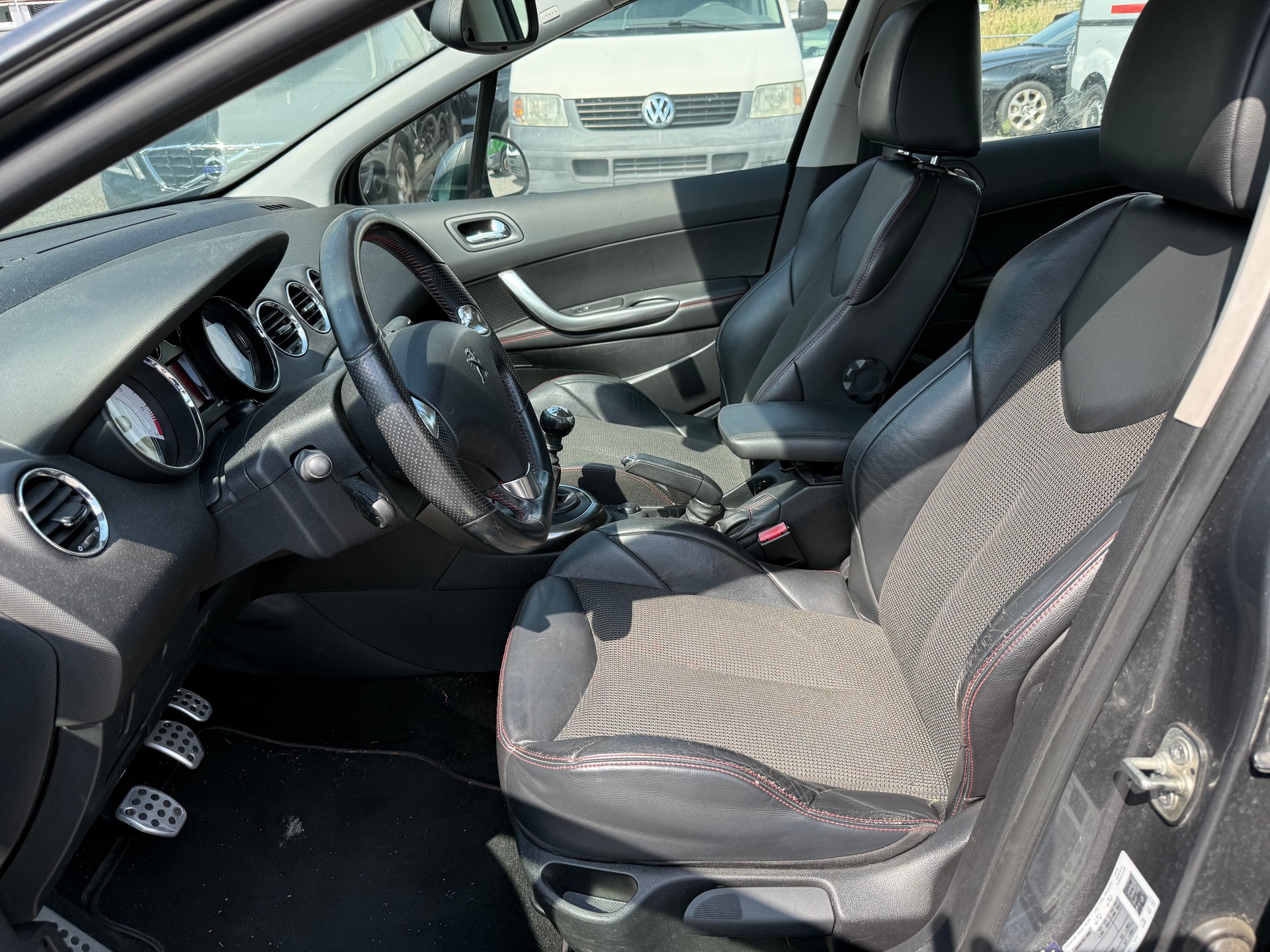 PEUGEOT 308 1.6 16V Turbo Swiss Edition-image-10