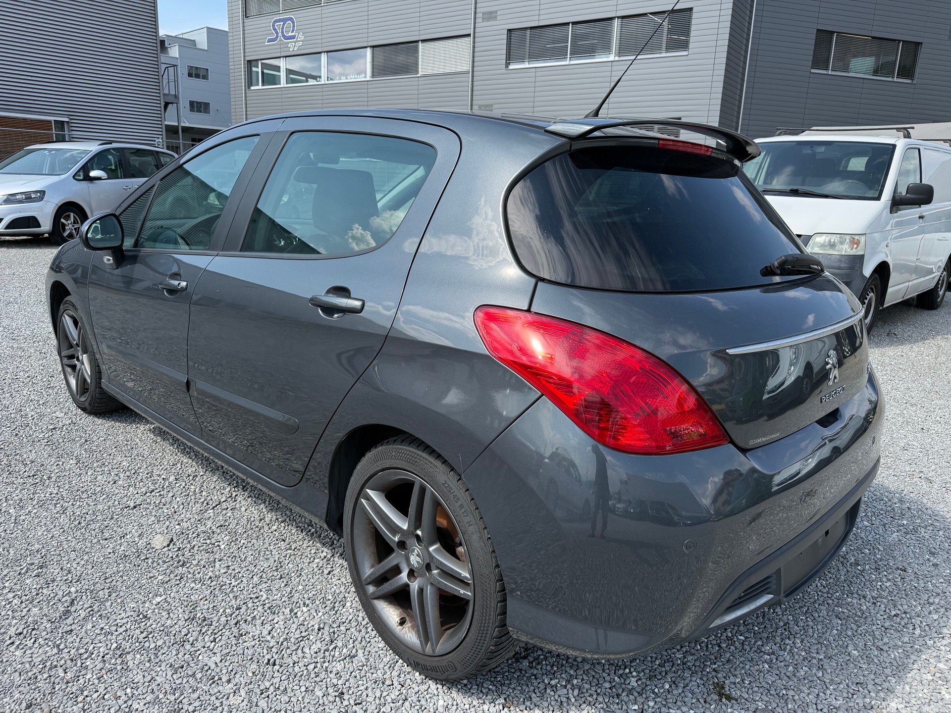 PEUGEOT 308 1.6 16V Turbo Swiss Edition-image-2