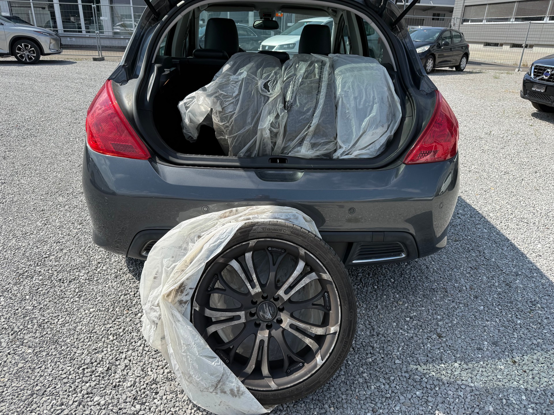 PEUGEOT 308 1.6 16V Turbo Swiss Edition-image-9