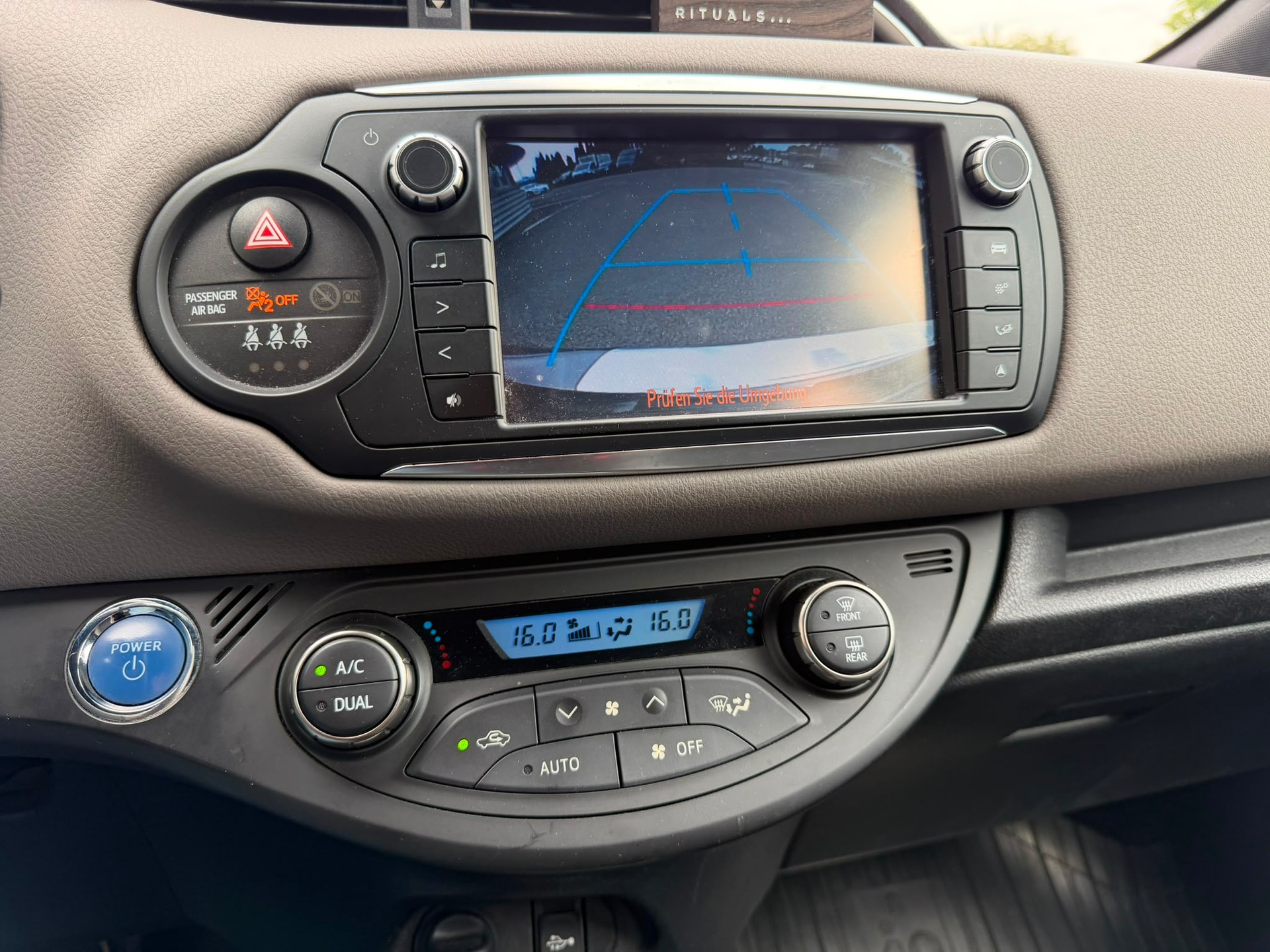TOYOTA Yaris 1.5 VVT-i Hybrid Luna e-CVT-image-6