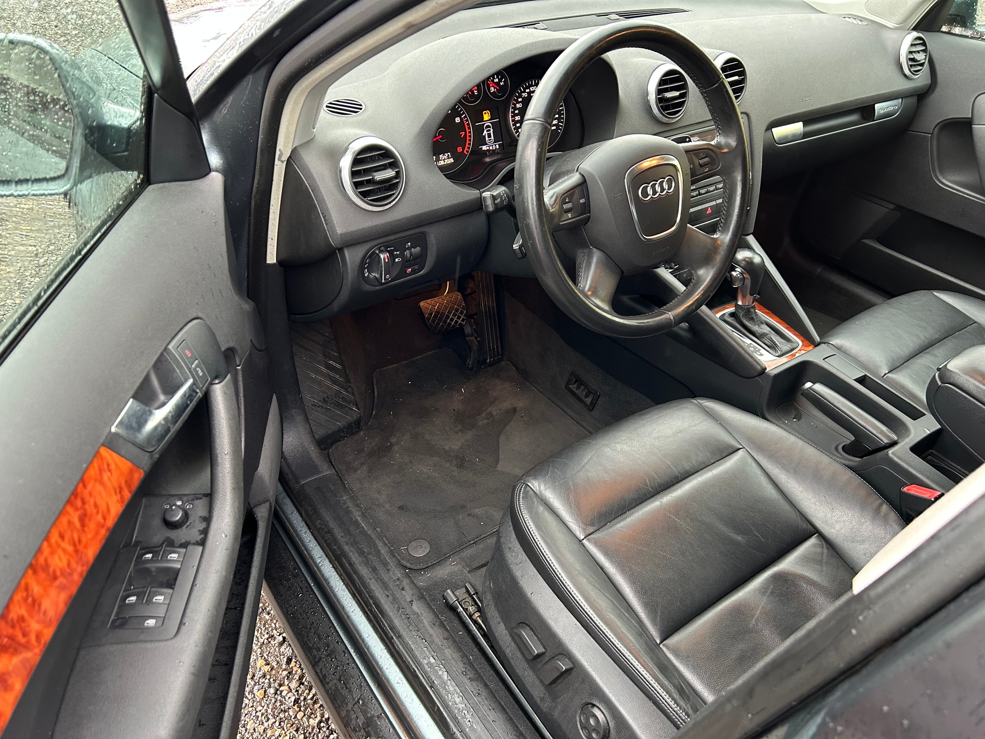 AUDI A3 Sportback 2.0 TFSI Ambition quattro S-tronic-image-11