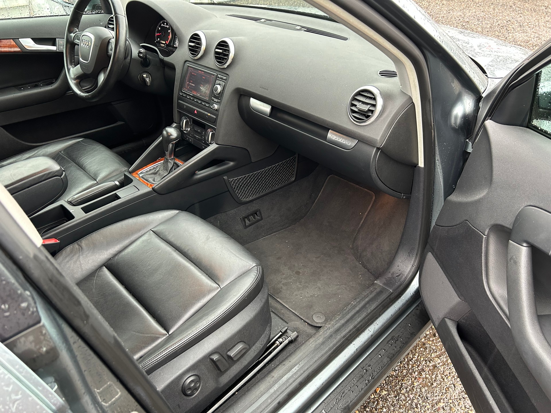 AUDI A3 Sportback 2.0 TFSI Ambition quattro S-tronic-image-12