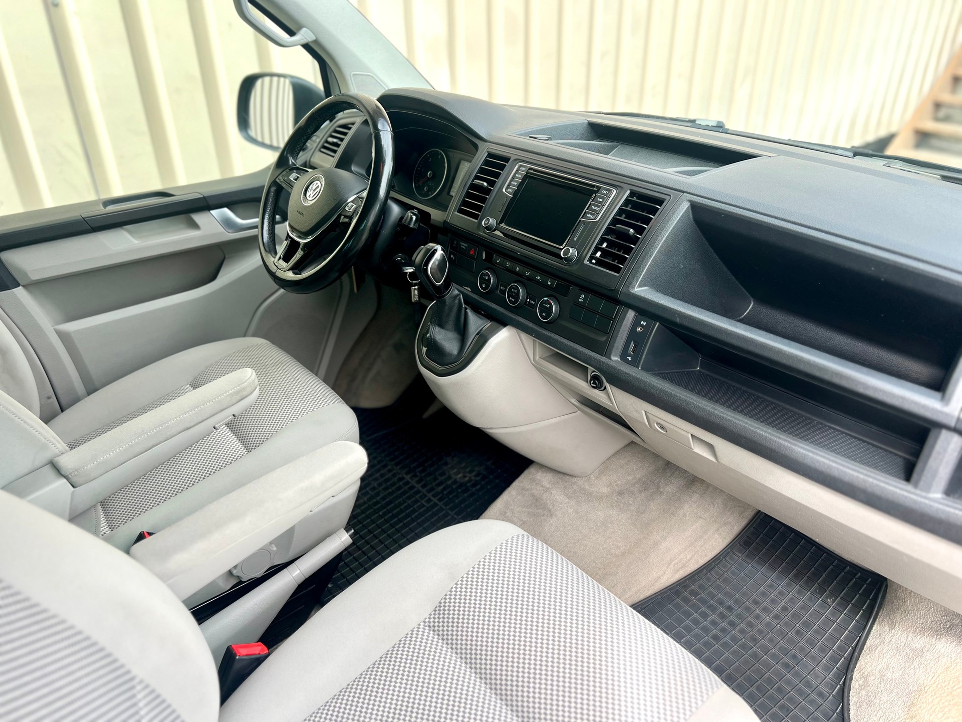 VW T6 California 2.0 TDI Beach DSG 150 PS by Nutzfahrzeugcenter Seetal-image-12