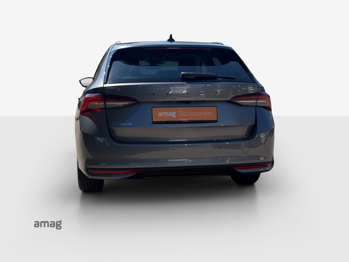 SKODA Octavia Combi 2.0 TDI DSG Selection-image-3