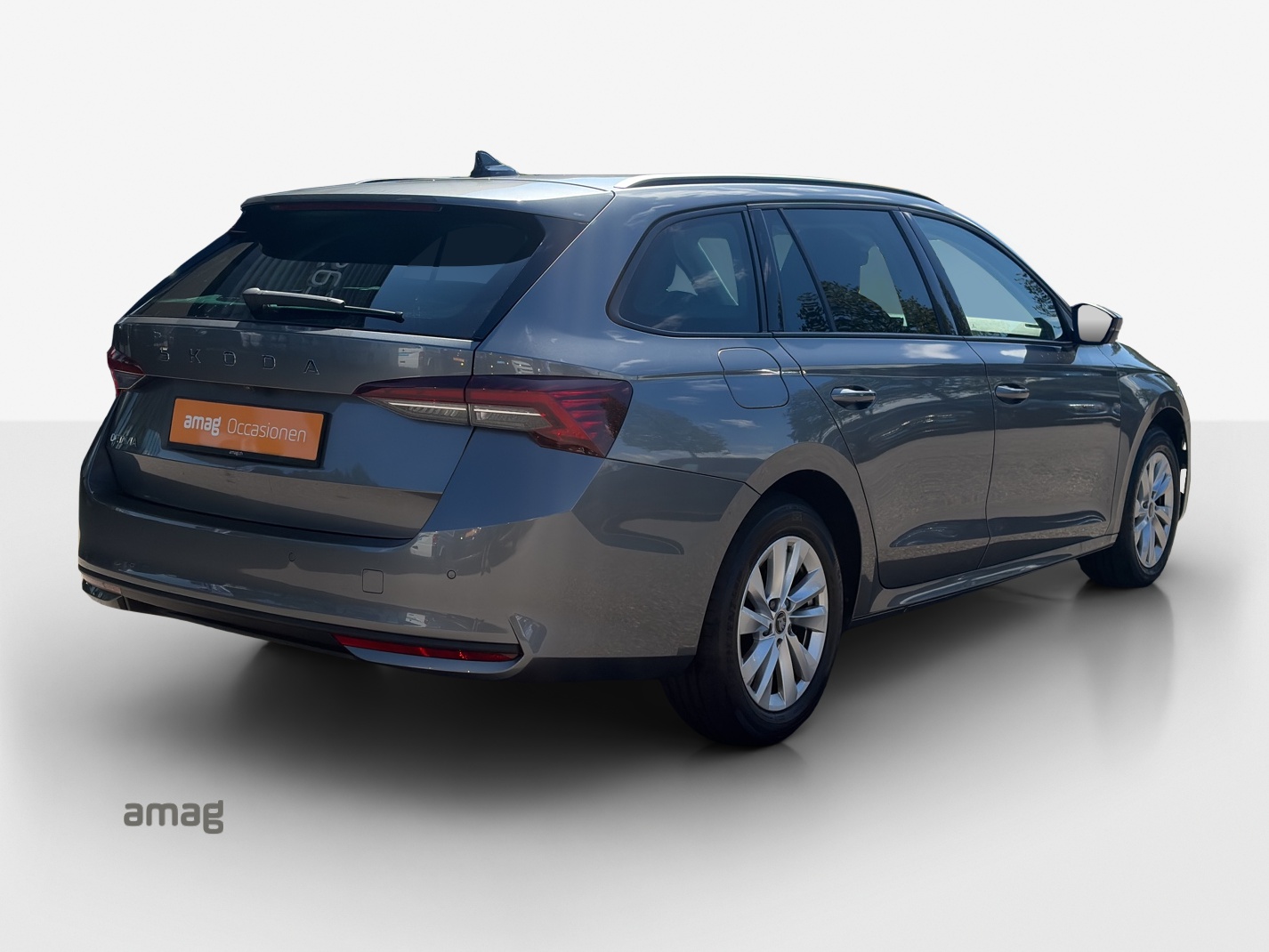 SKODA Octavia Combi 2.0 TDI DSG Selection-image-4