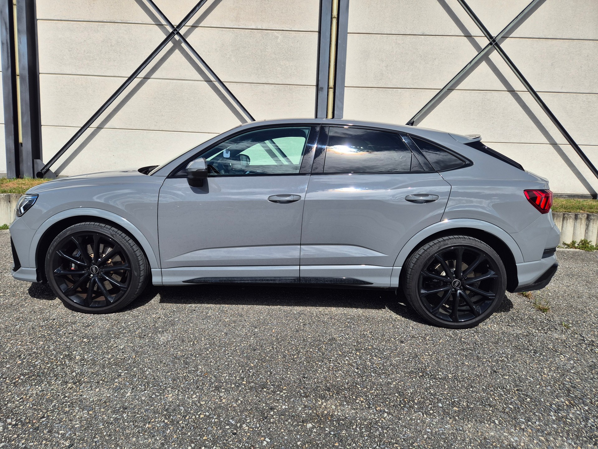 AUDI RS Q3 Sportback quattro S tronic-image-2