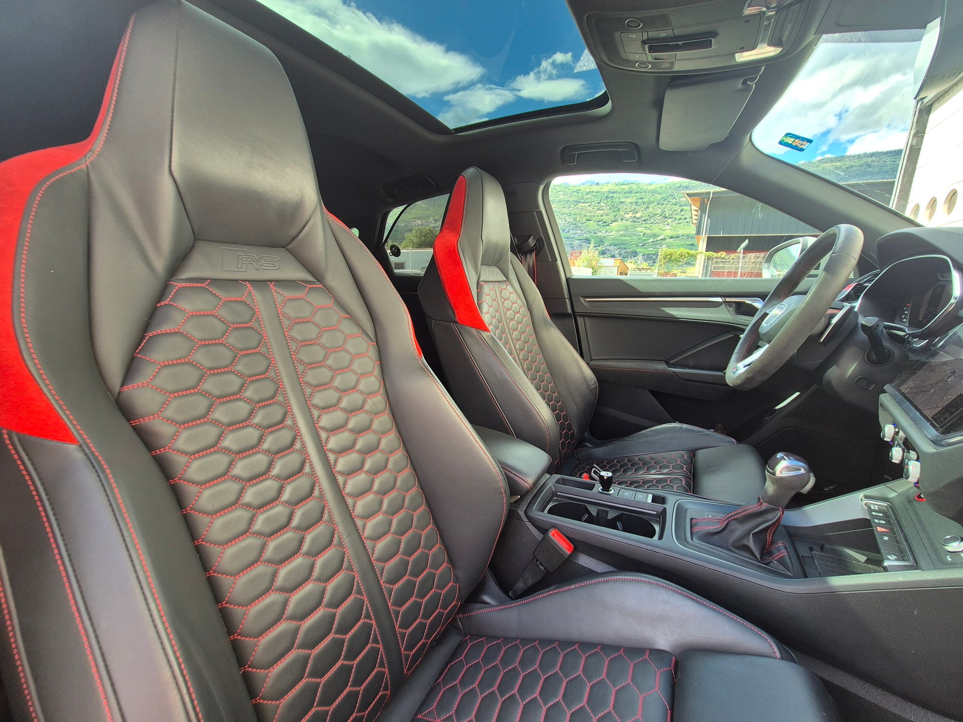 AUDI RS Q3 Sportback quattro S tronic-image-6