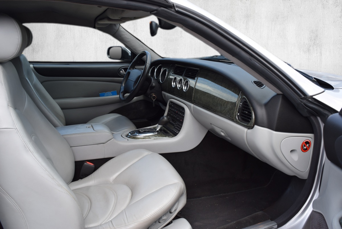 JAGUAR XKR S/C-image-10