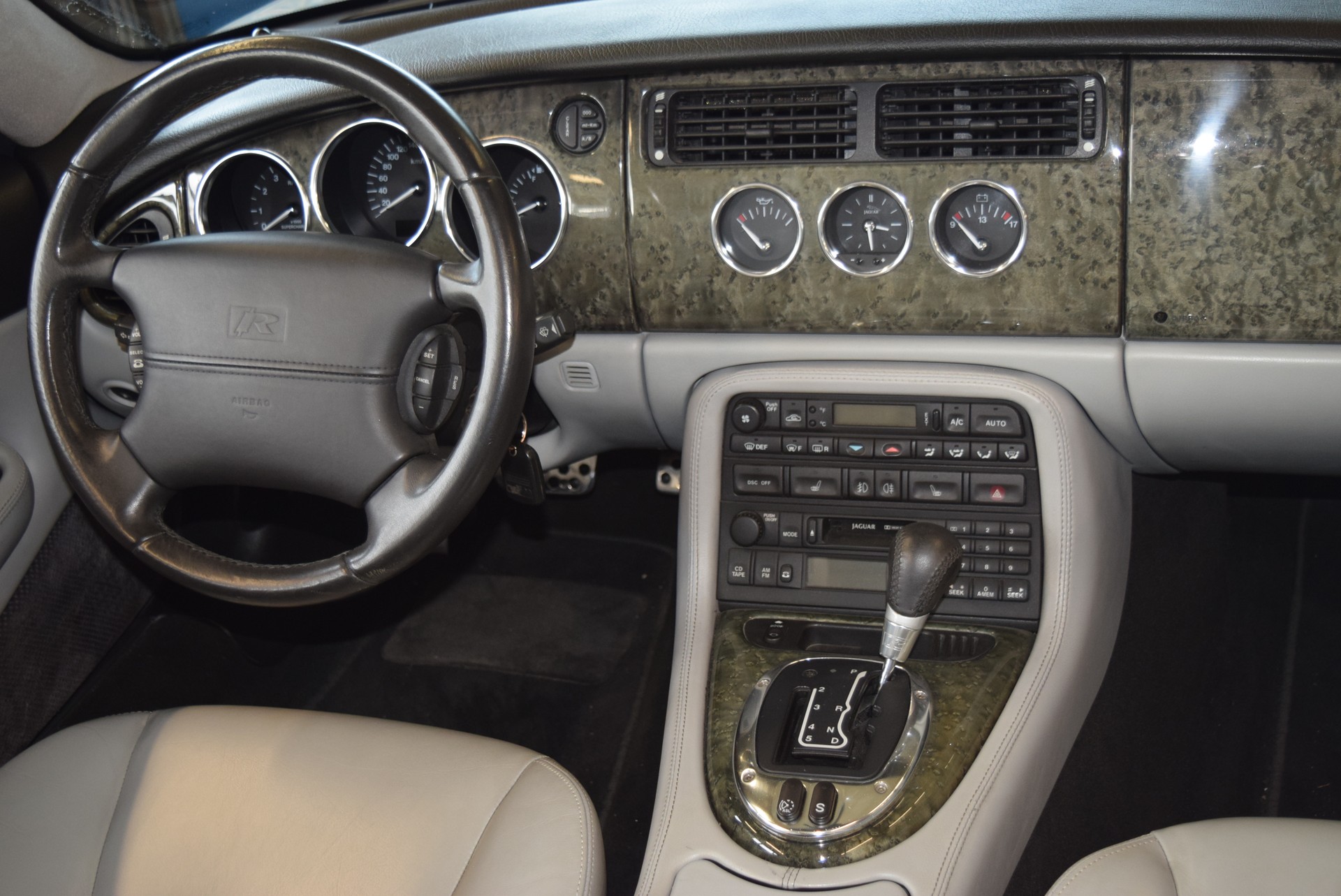 JAGUAR XKR S/C-image-11