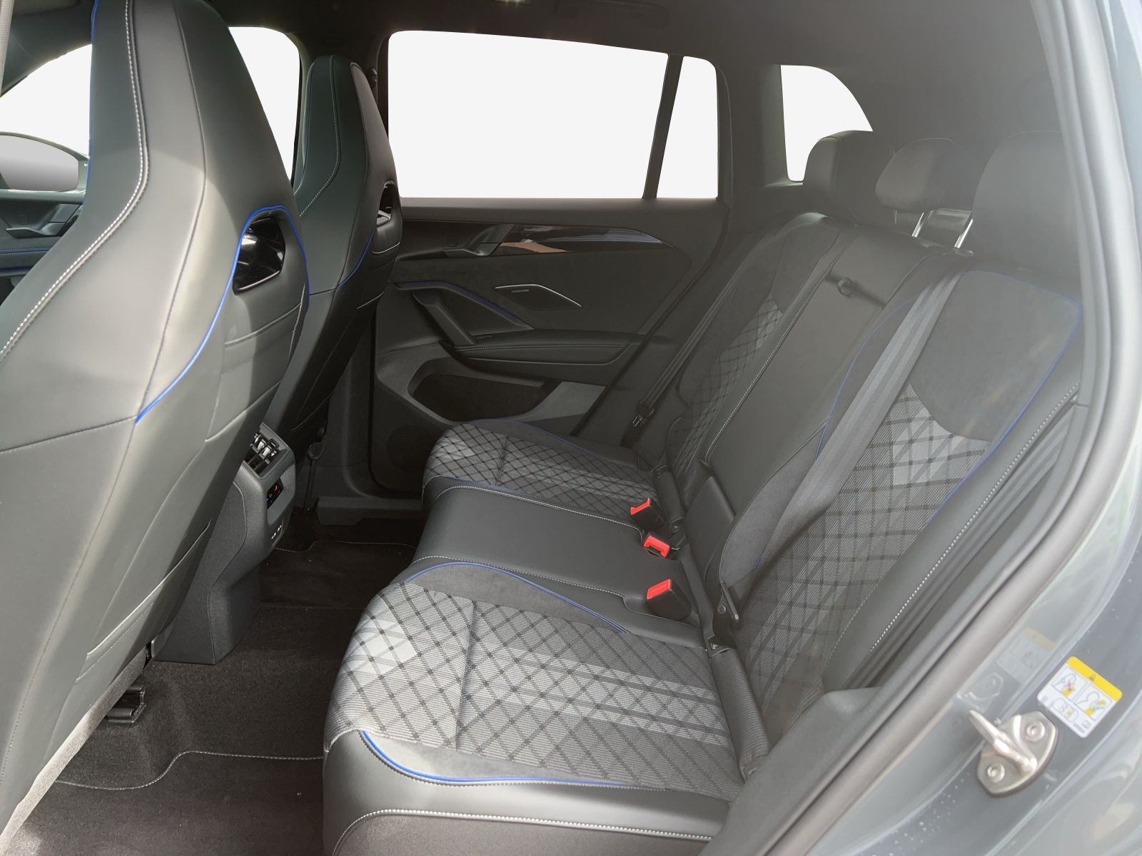 VW Tiguan 1.5 TSI evo2 eHybrid R-Line DSG-image-11
