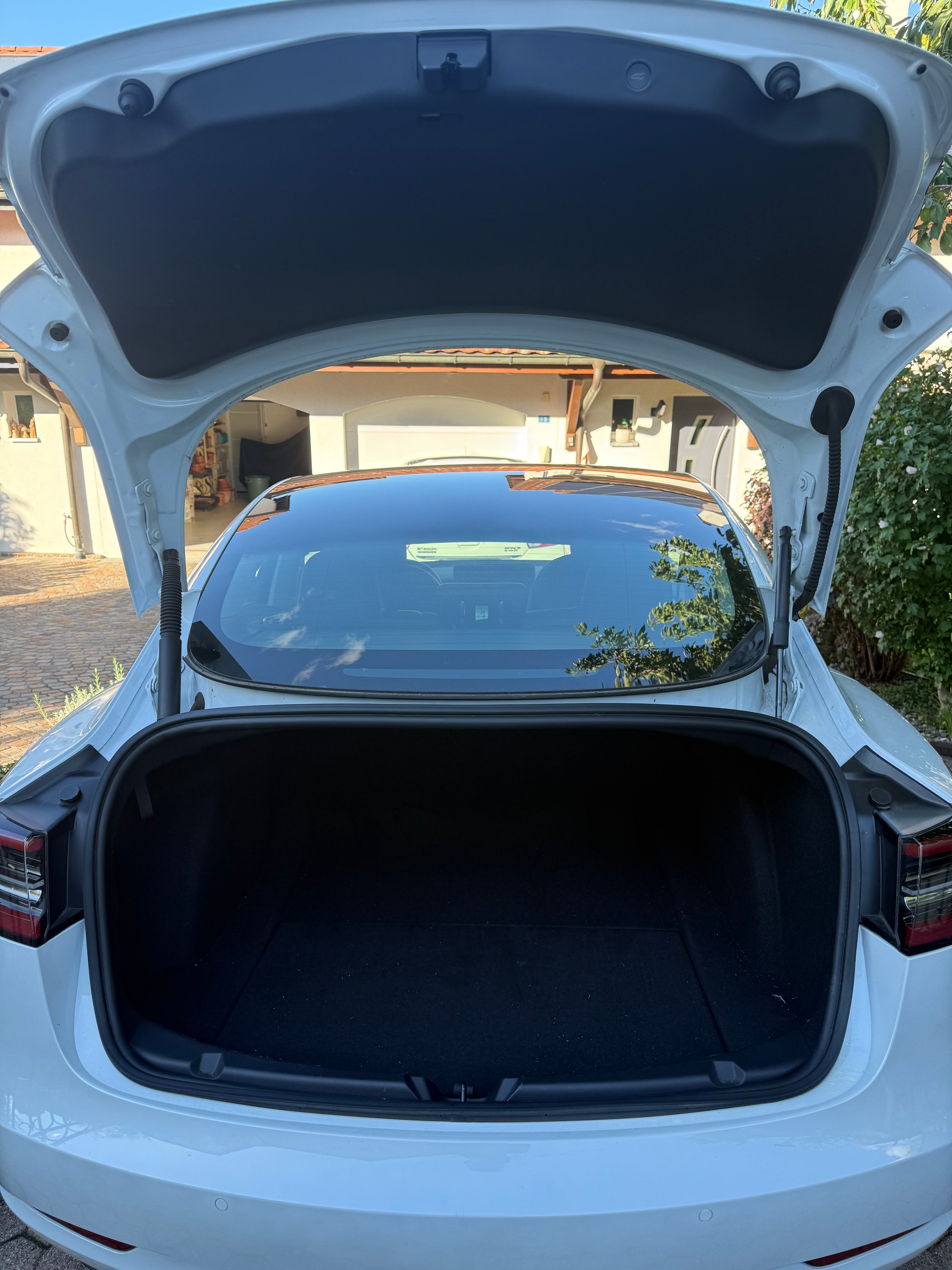 TESLA RWD-image-8