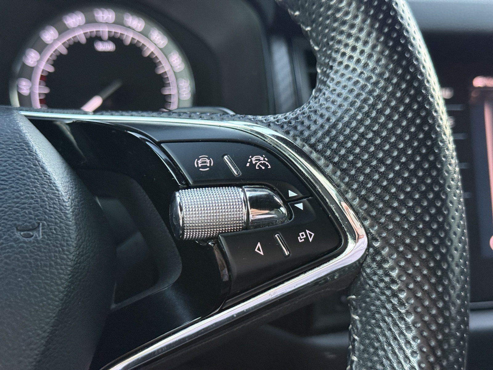 SKODA Kodiaq 2.0 TDI SCR SportLine 4x4 DSG-image-29