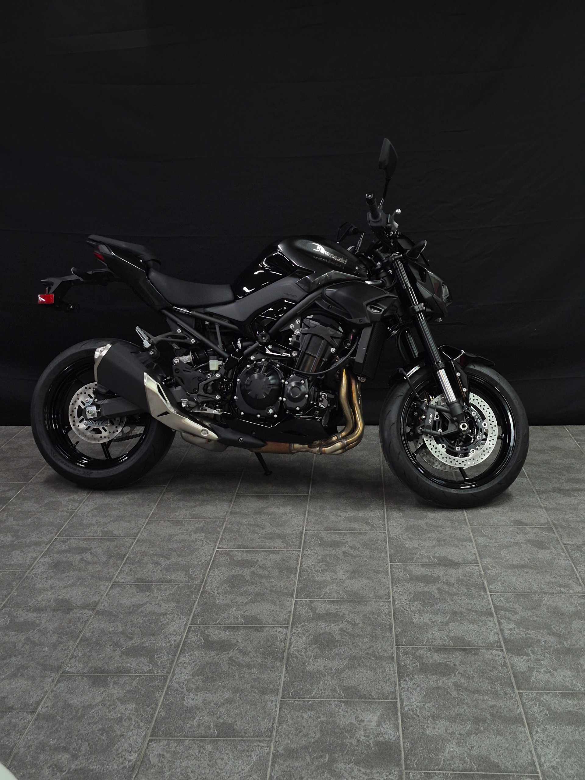KAWASAKI Z 900 (35kW)-showroom-element-1