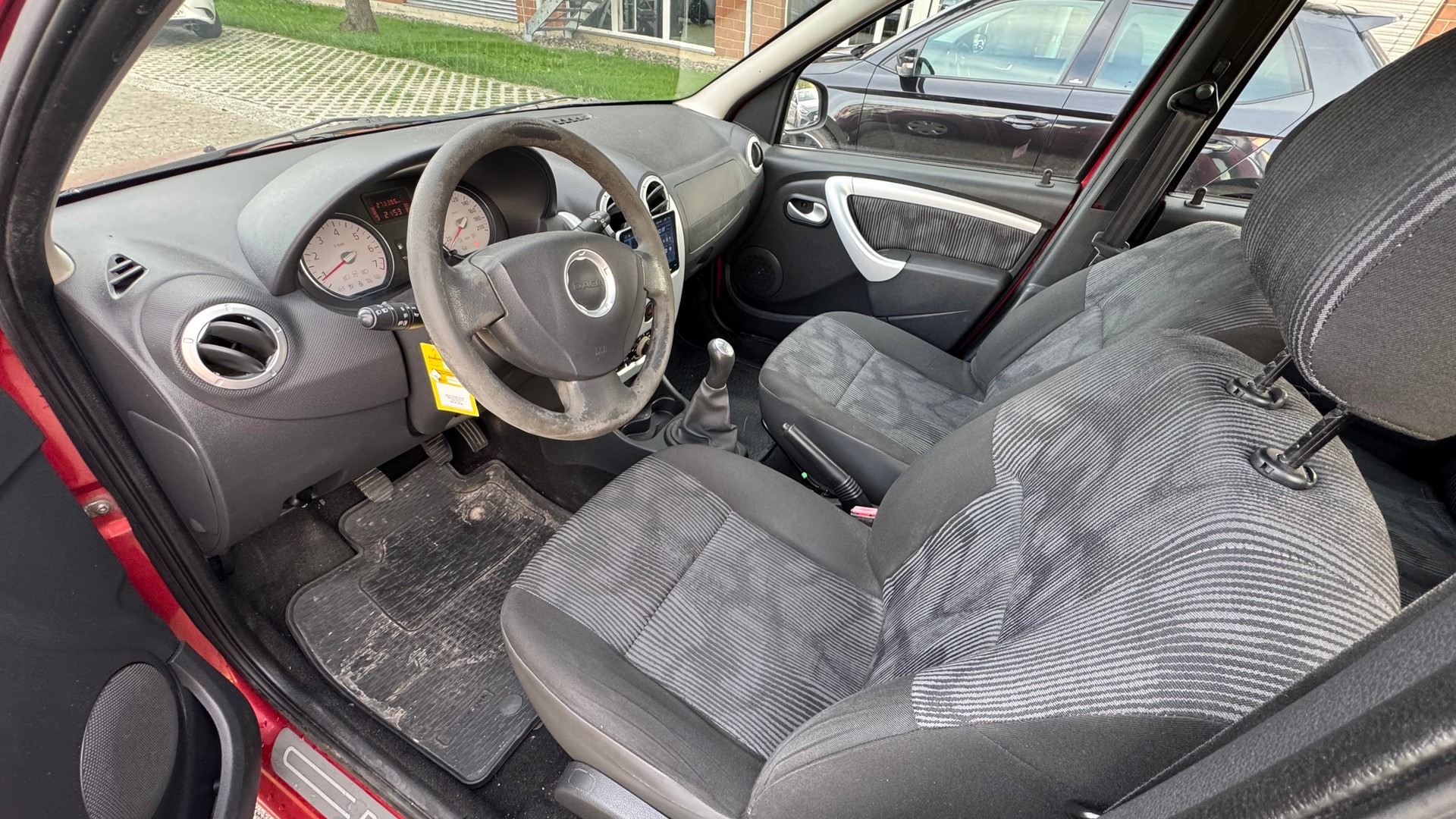 DACIA Logan 1.5 dCi Lauréate-image-5