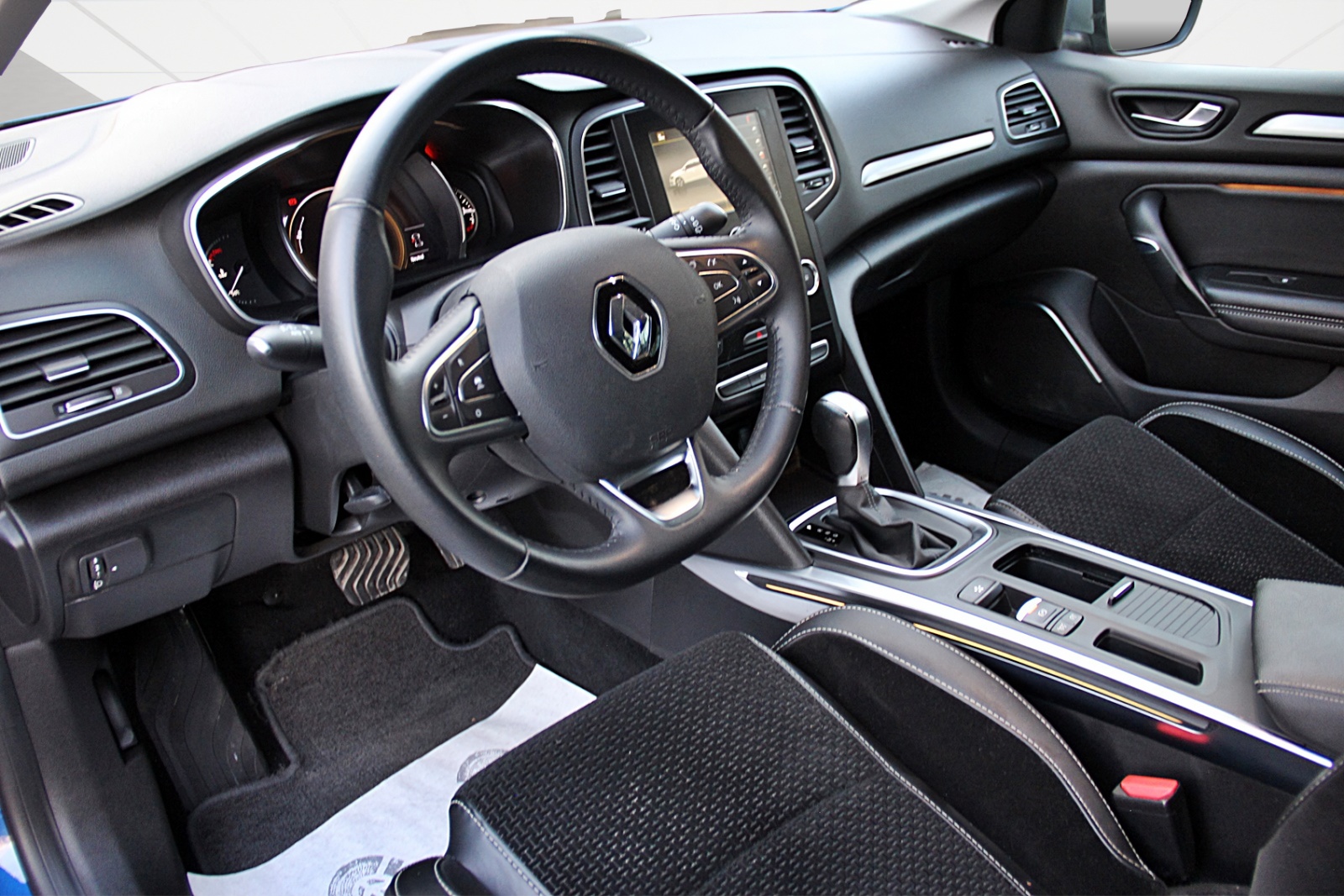 RENAULT Mégane Grandtour 1.5 dCi GT Line EDC-image-8