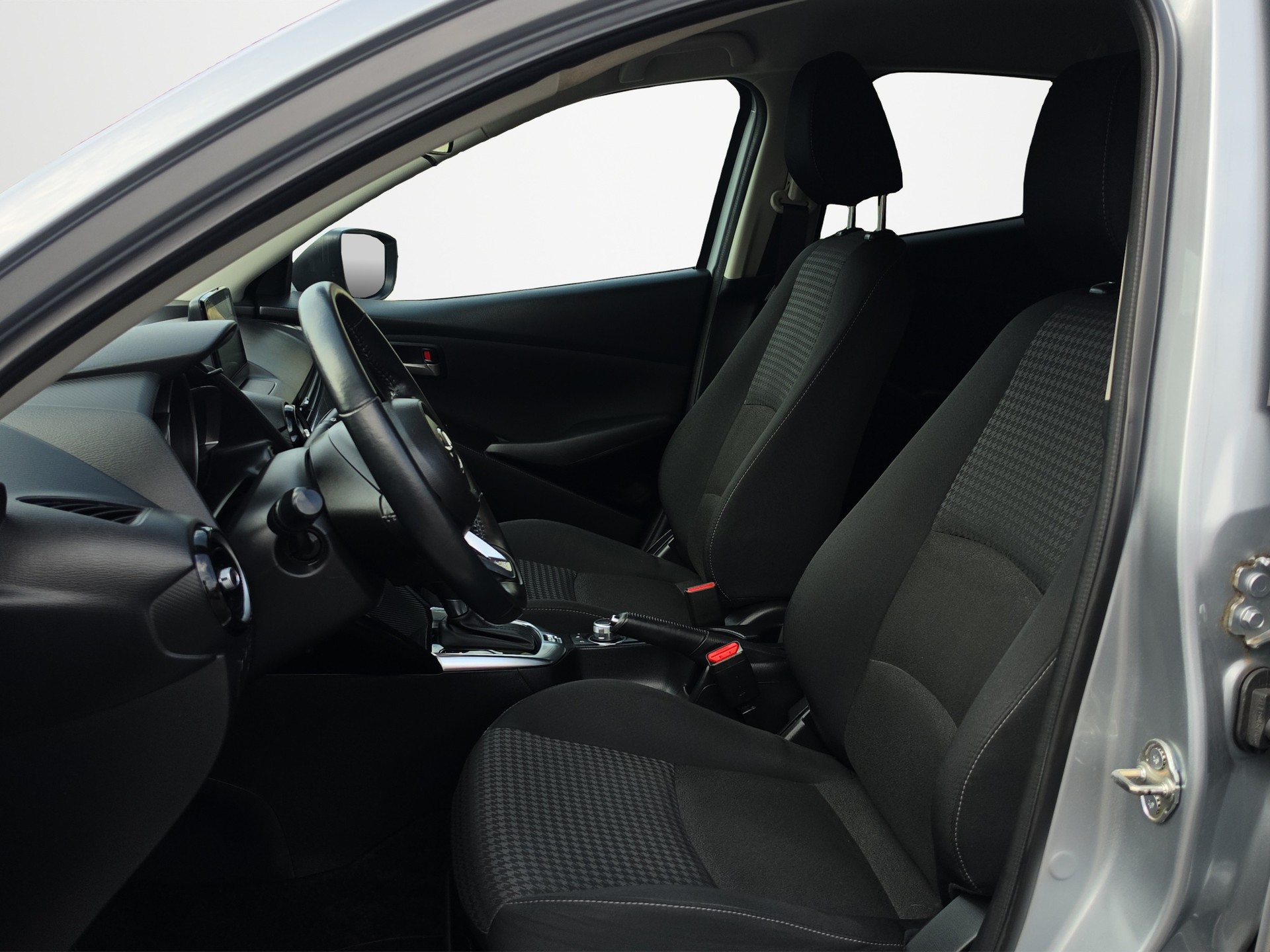 MAZDA 2 SKYACTIV-G 90 Ambition Plus Automat-image-9