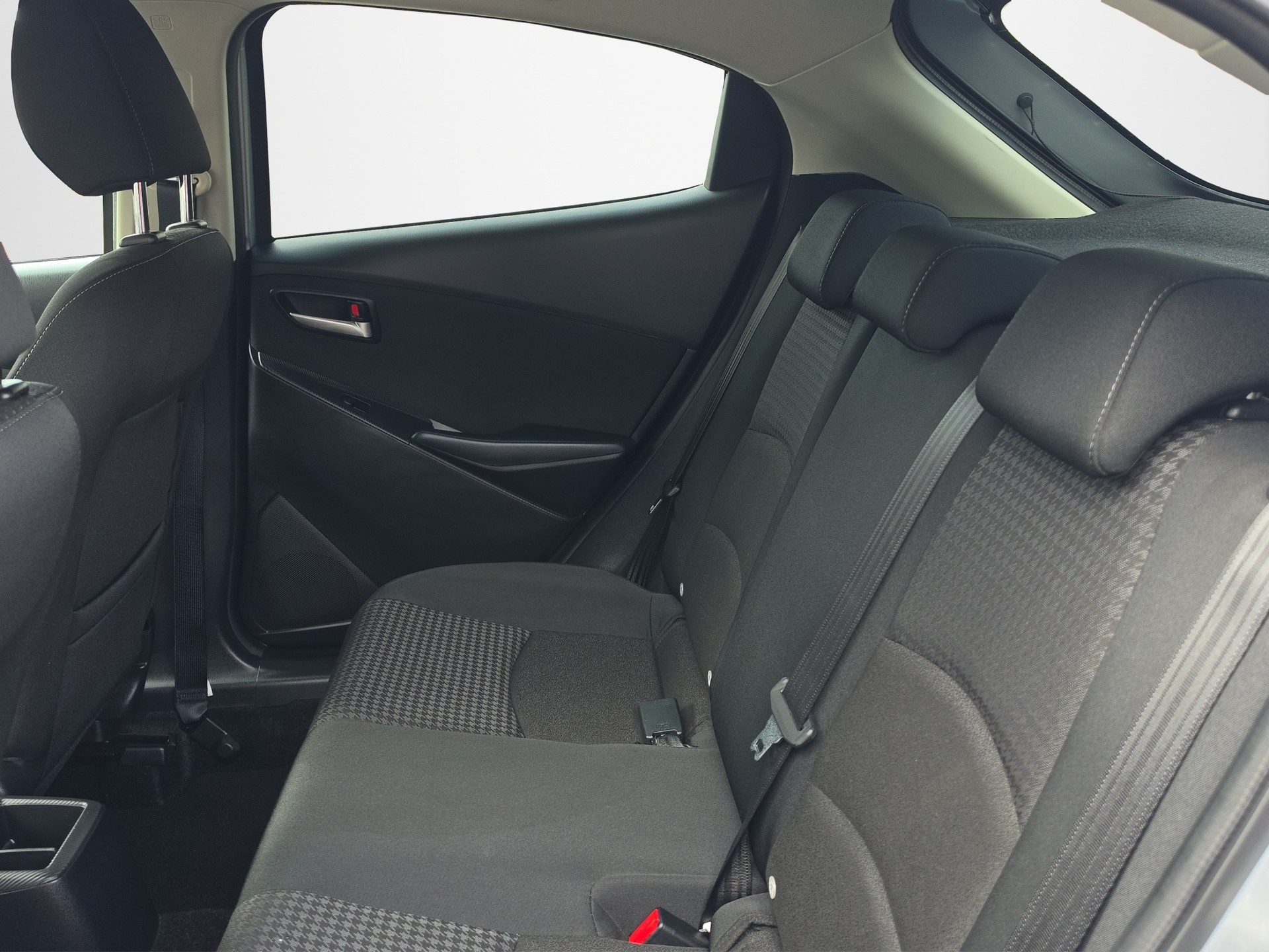 MAZDA 2 SKYACTIV-G 90 Ambition Plus Automat-image-11