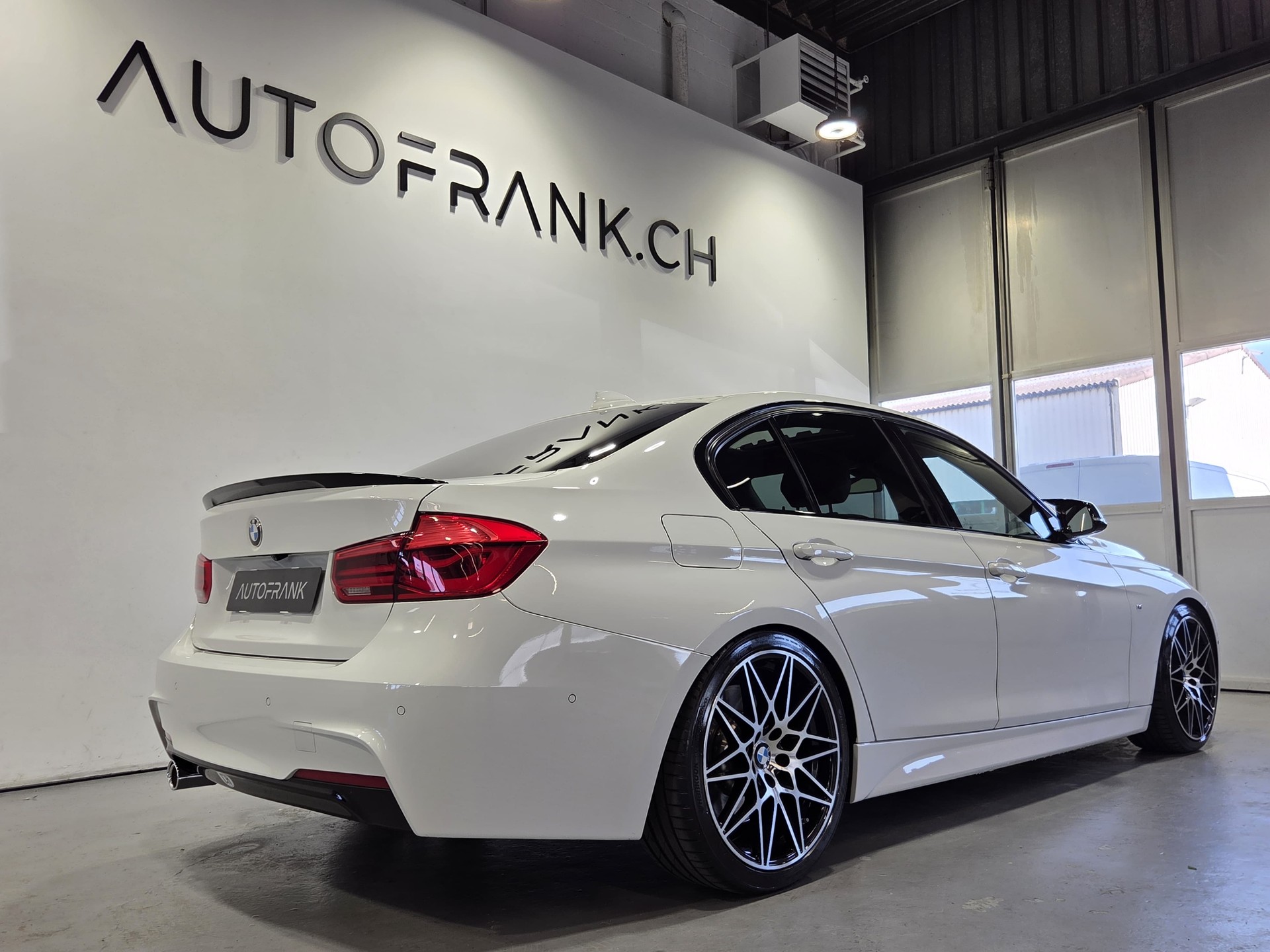 BMW 335d xDrive-image-5