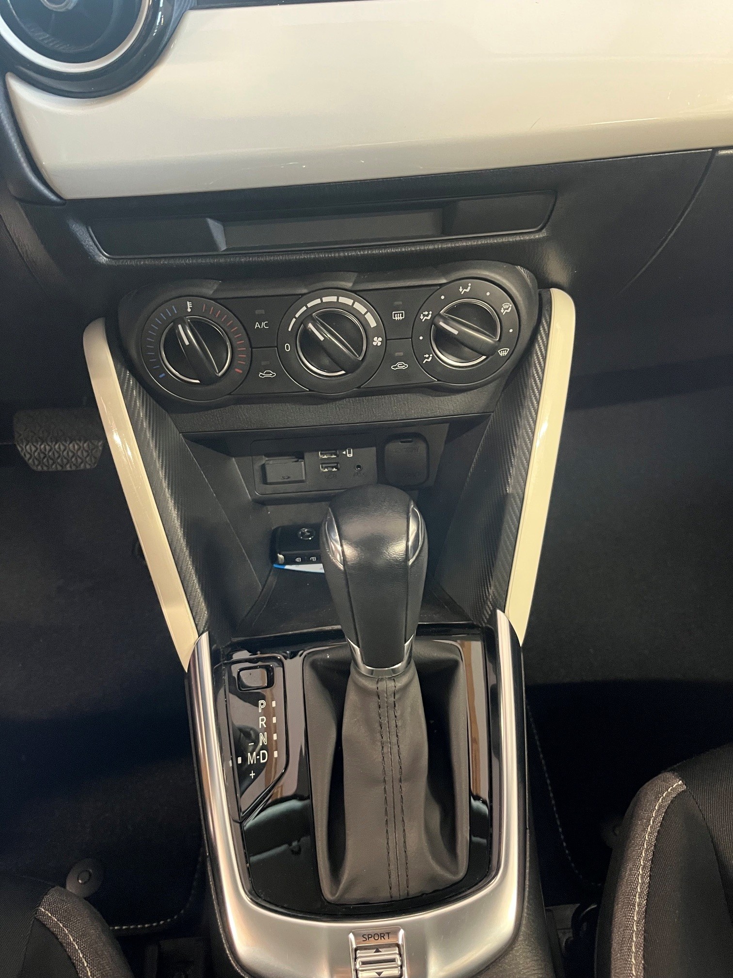 MAZDA 2 SKYACTIV-G 90 Center-Line Automat-image-12