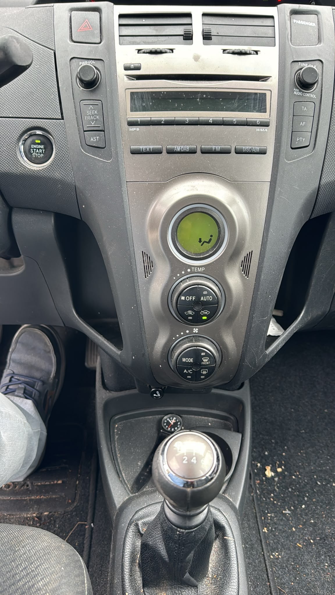 TOYOTA Yaris 1.33 Linea Sol Premium-image-8
