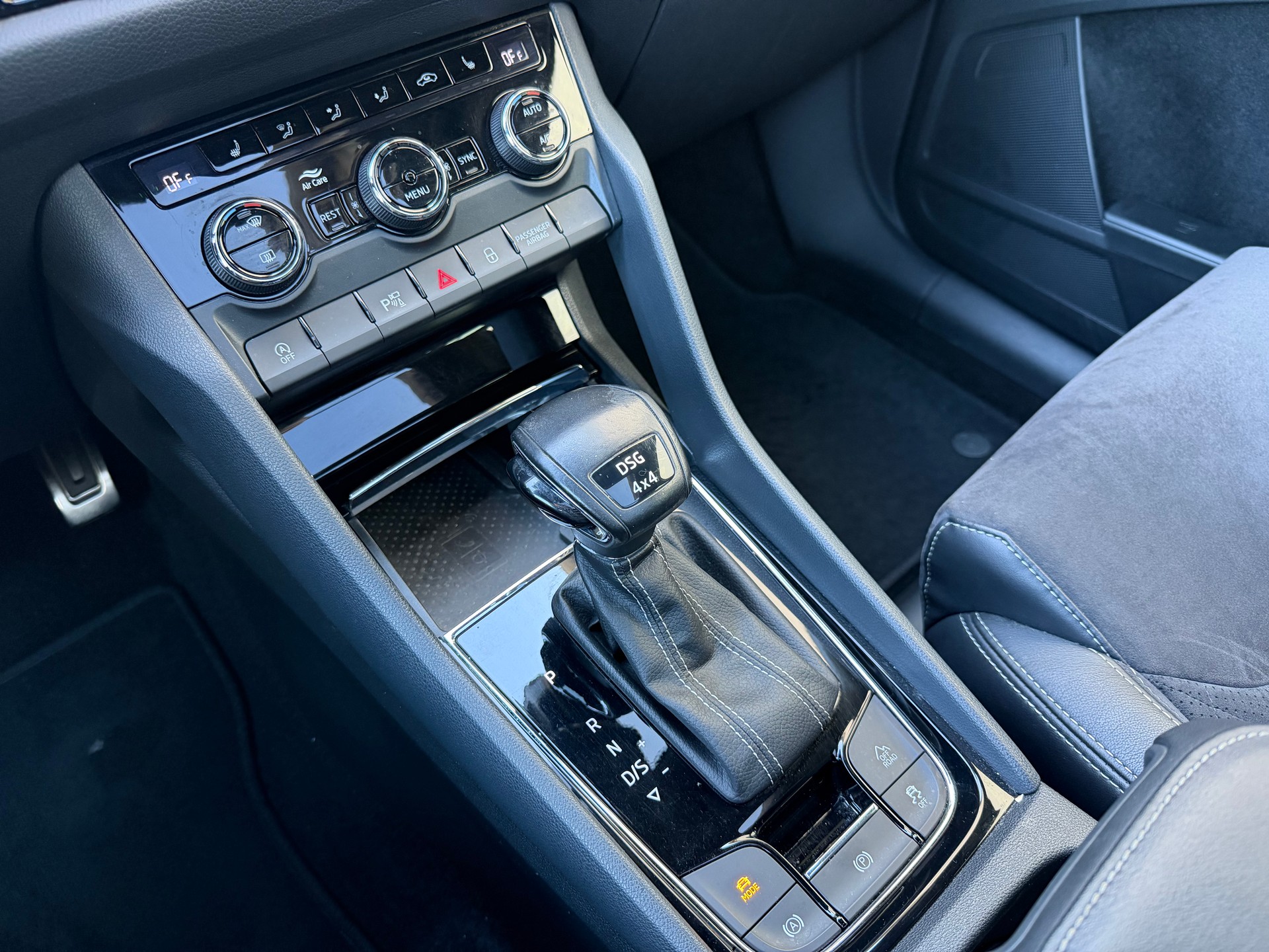 SKODA Kodiaq 2.0 TSI 4x4 Sport Line-image-10