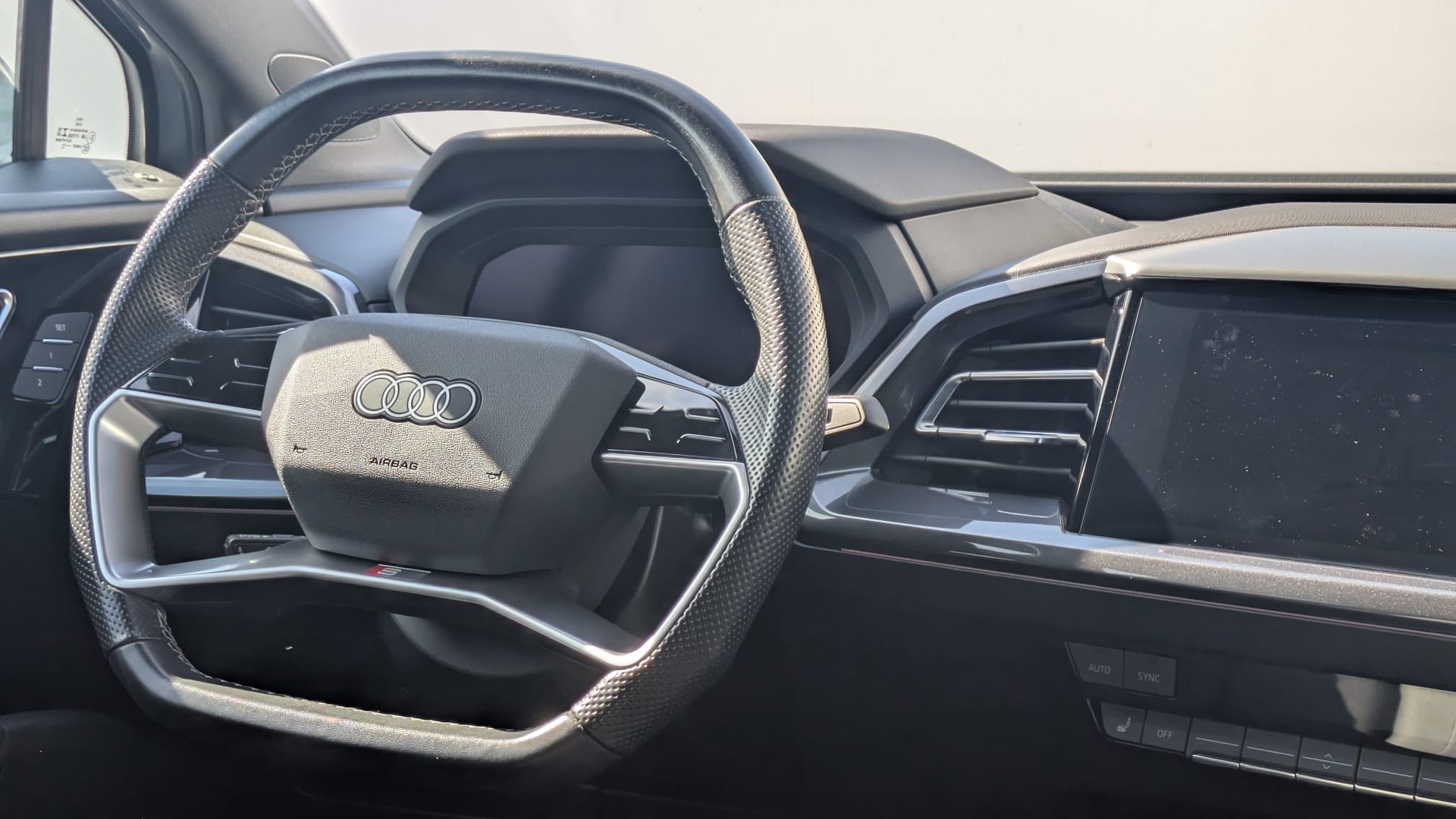 AUDI Q4 e-tron 50 quattro-image-12