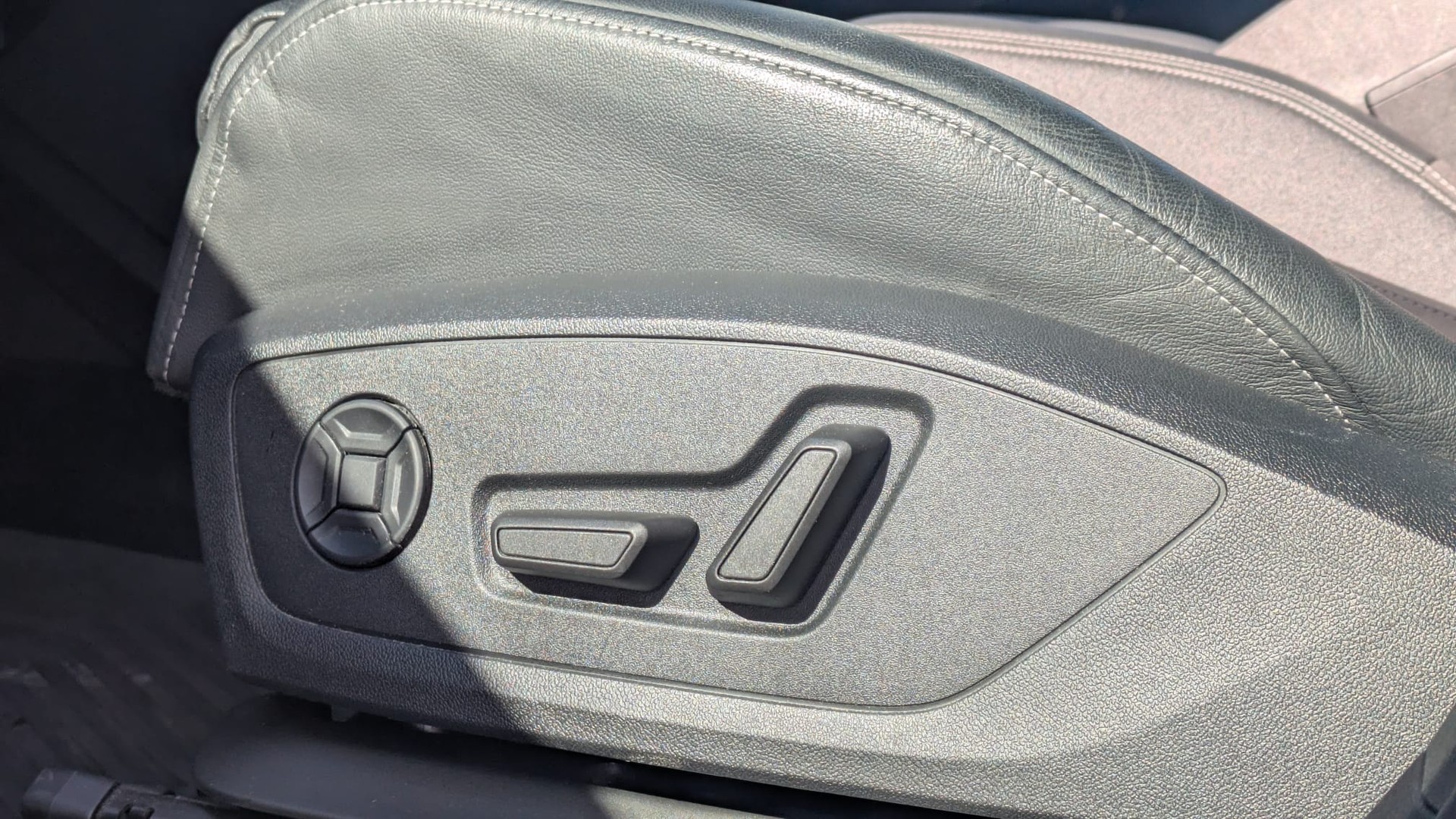 AUDI Q4 e-tron 50 quattro-image-10