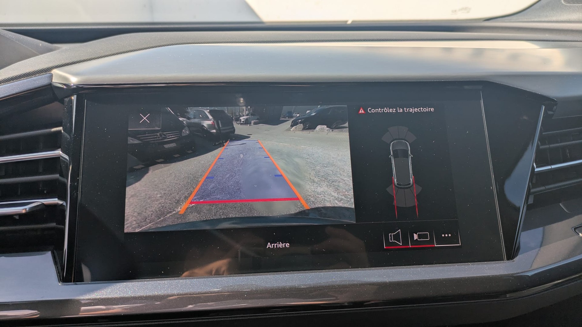 AUDI Q4 e-tron 50 quattro-image-11