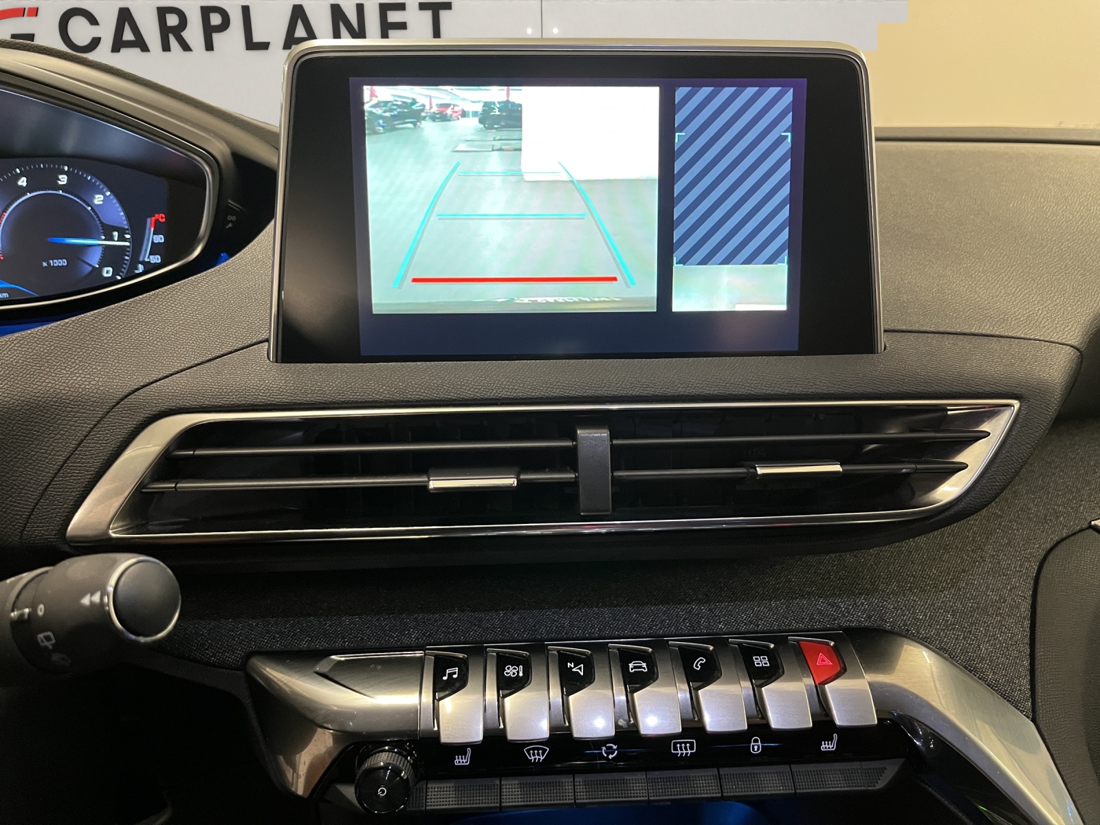 PEUGEOT 3008 1.5 BlueHDi Allure-image-11