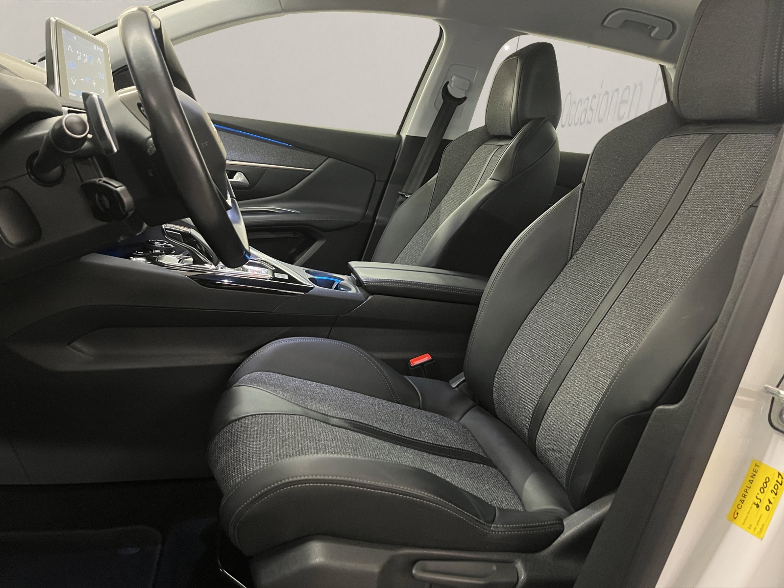 PEUGEOT 3008 1.5 BlueHDi Allure-image-8