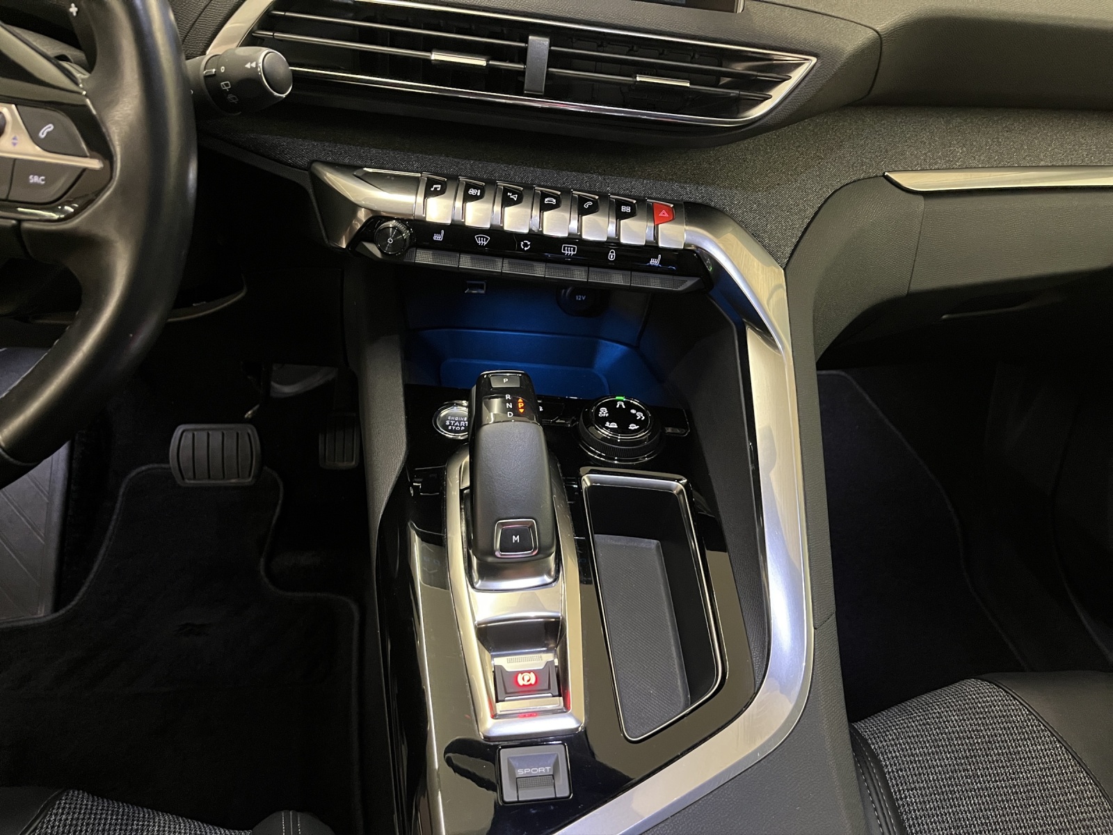 PEUGEOT 3008 1.5 BlueHDi Allure-image-12