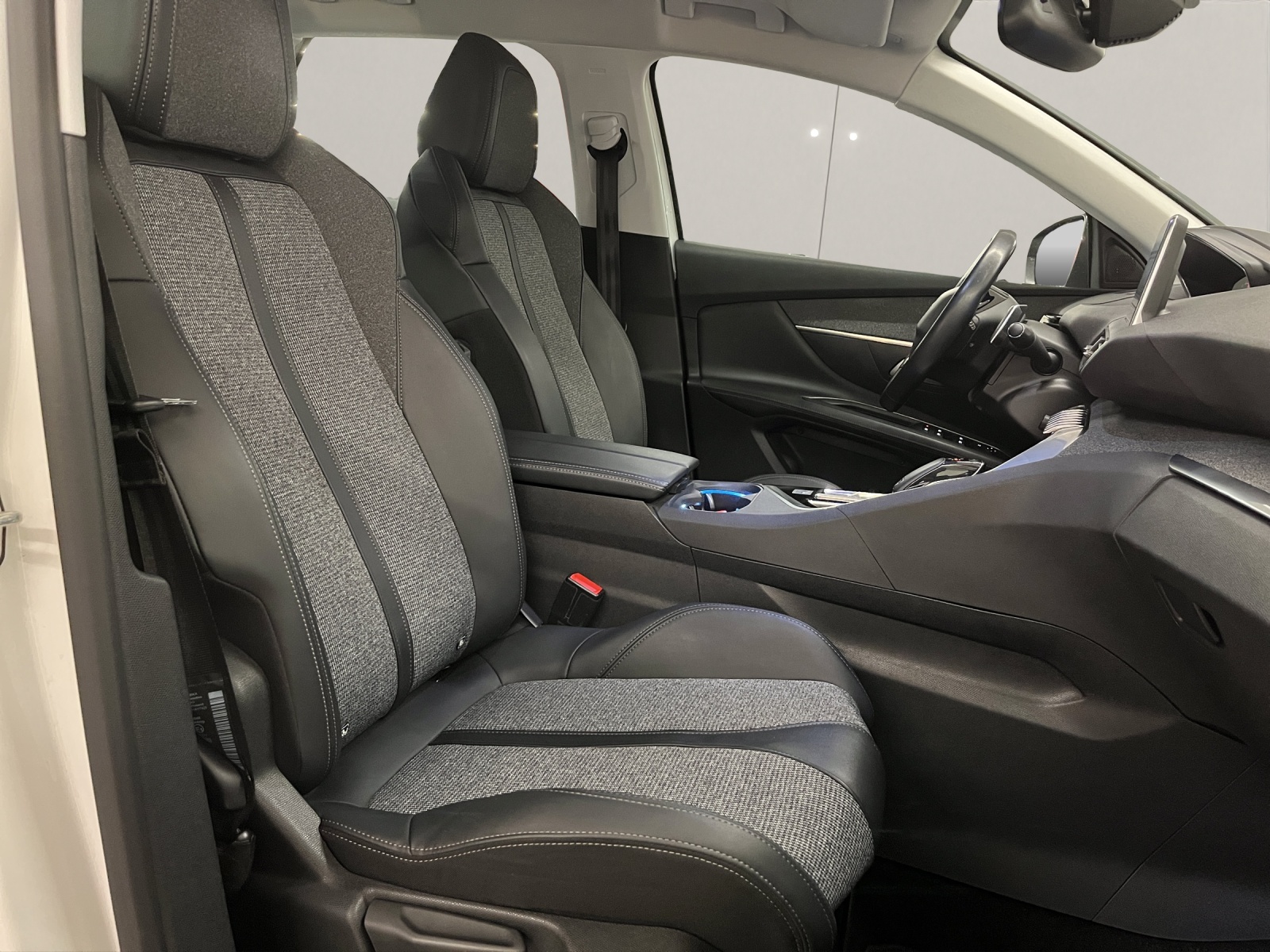 PEUGEOT 3008 1.5 BlueHDi Allure-image-13