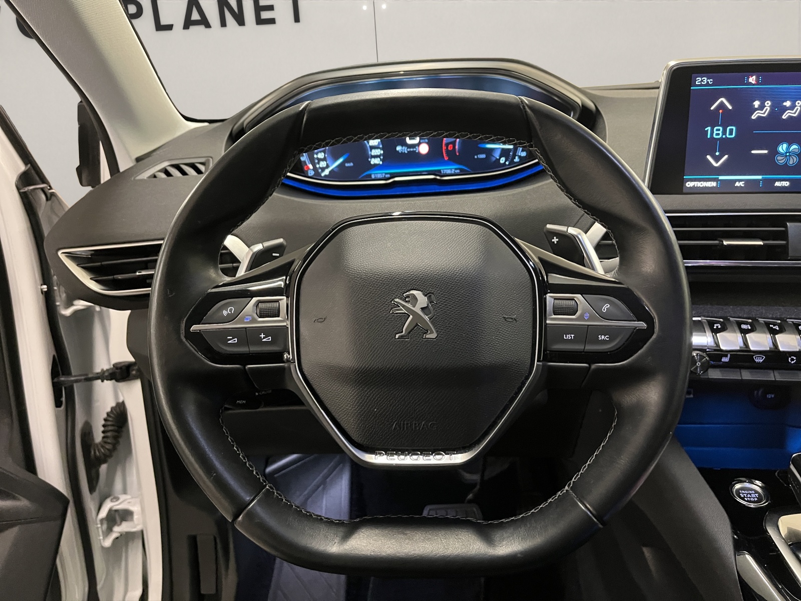 PEUGEOT 3008 1.5 BlueHDi Allure-image-9