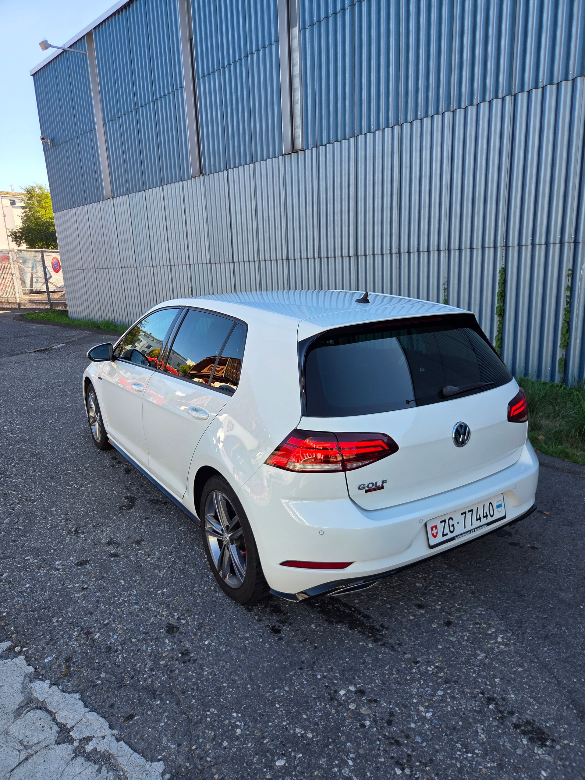 VW 1.5 TSI R Line-image-1