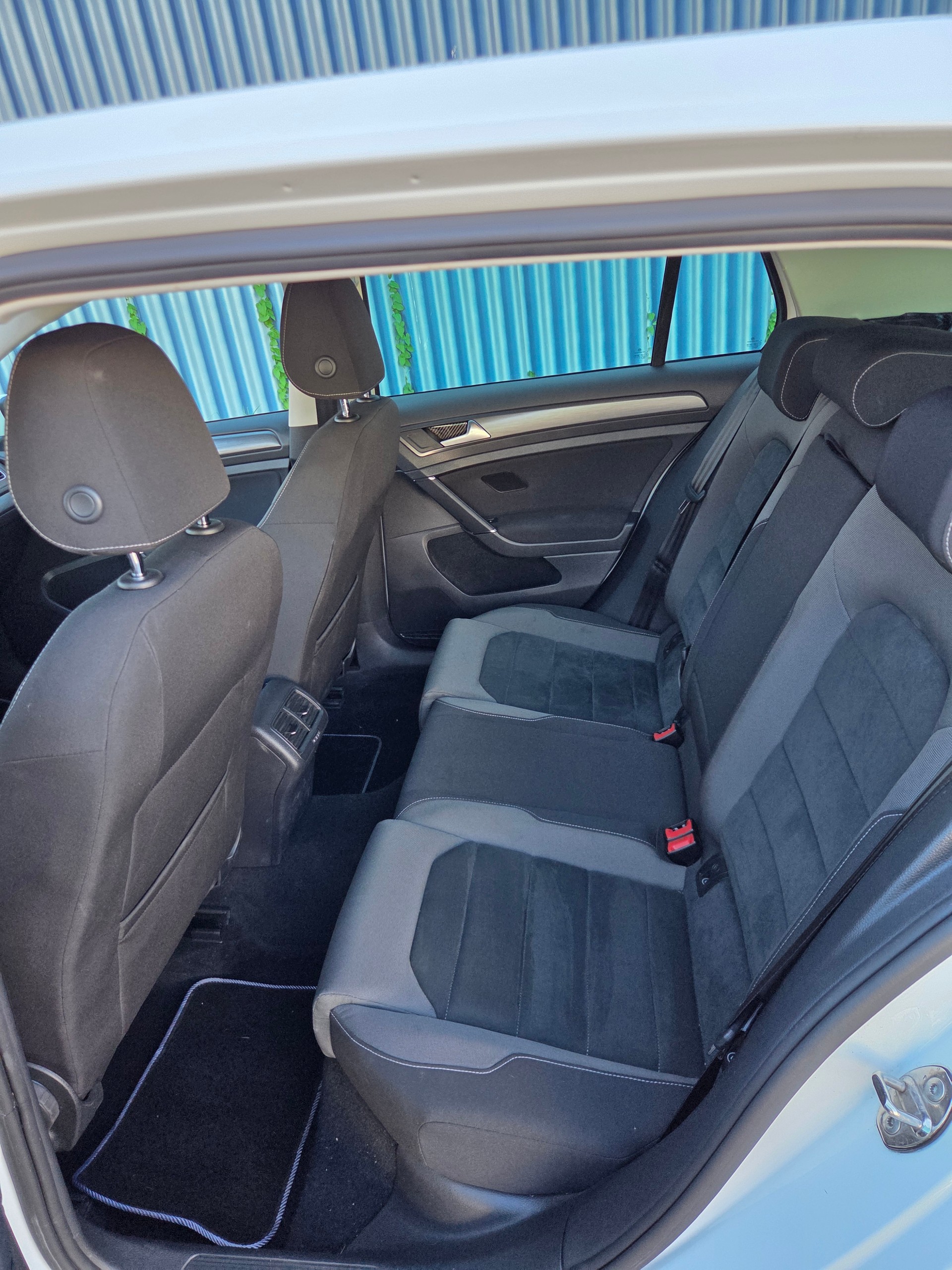 VW 1.5 TSI R Line-image-2