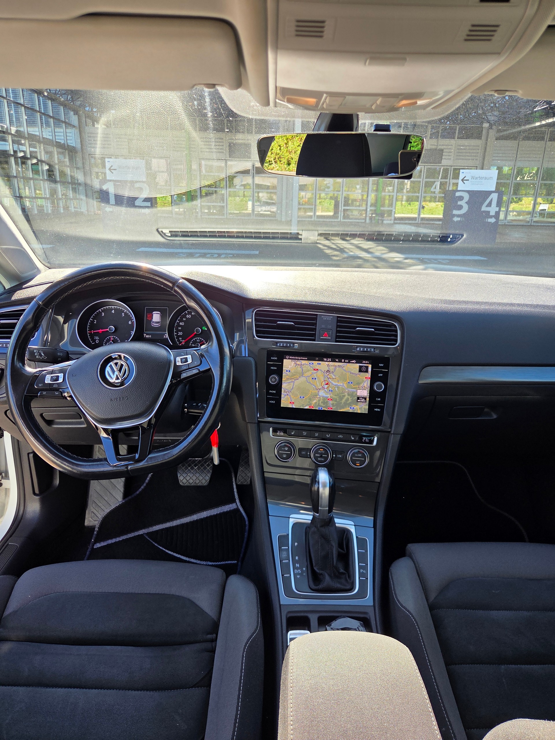 VW 1.5 TSI R Line-image-5