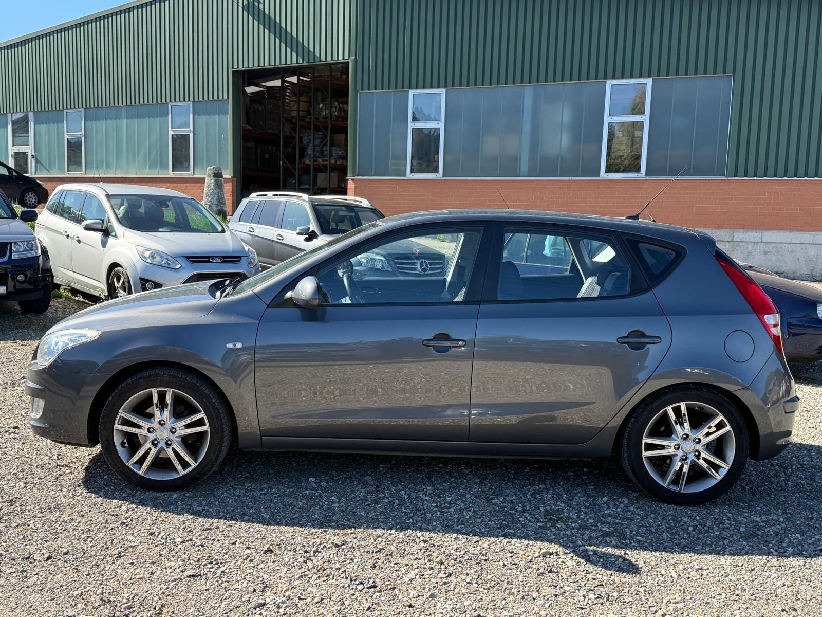 HYUNDAI i30 2.0 Premium Automatic-image-3