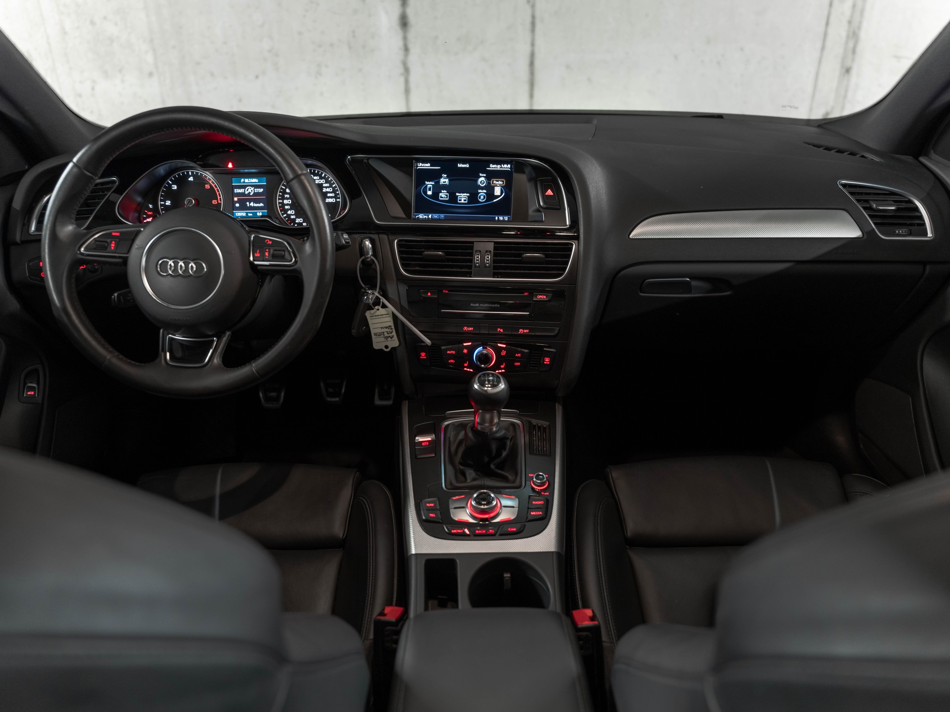 AUDI A4 Avant 2.0 TDI-image-16
