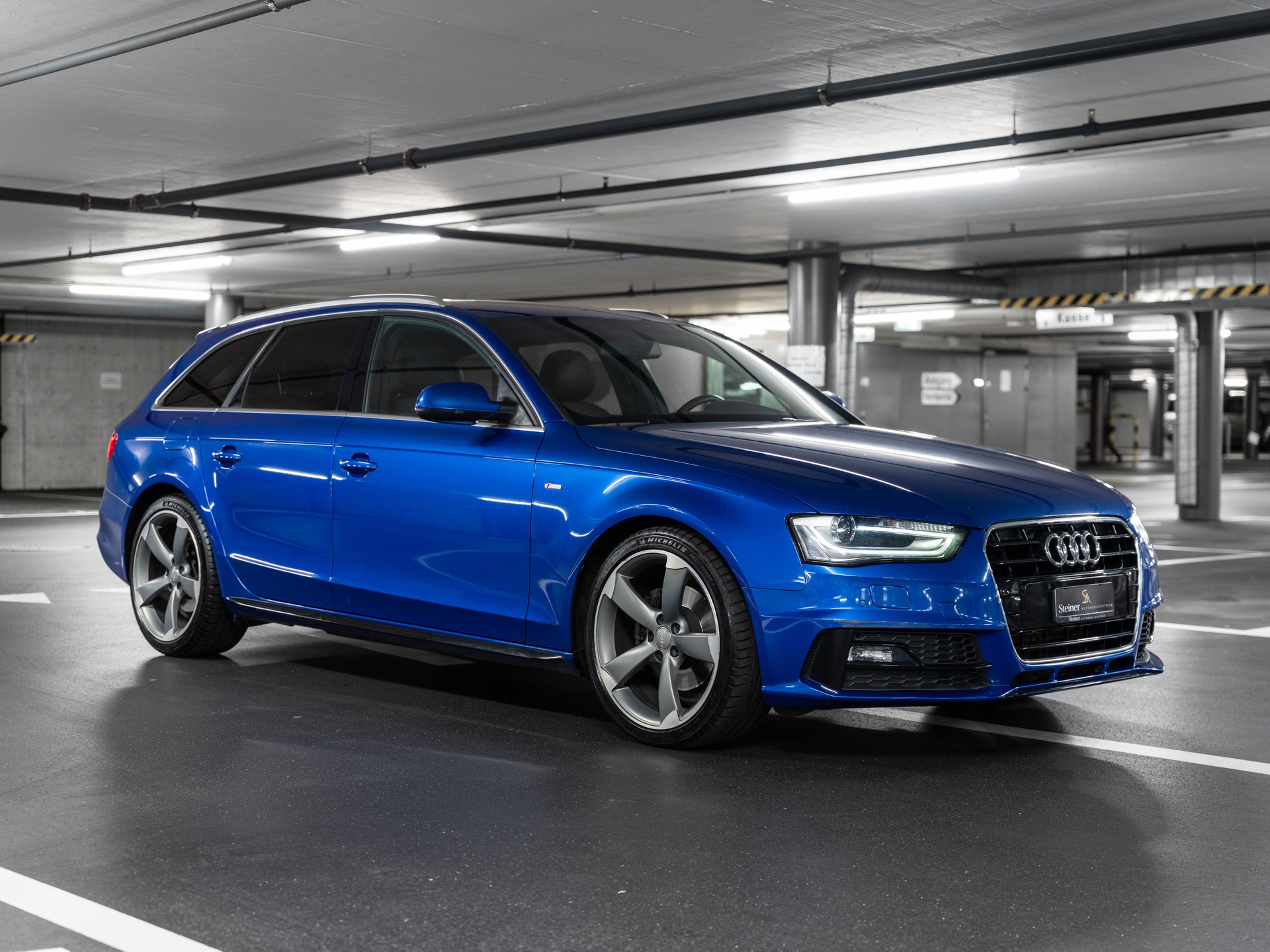 AUDI A4 Avant 2.0 TDI-image-13