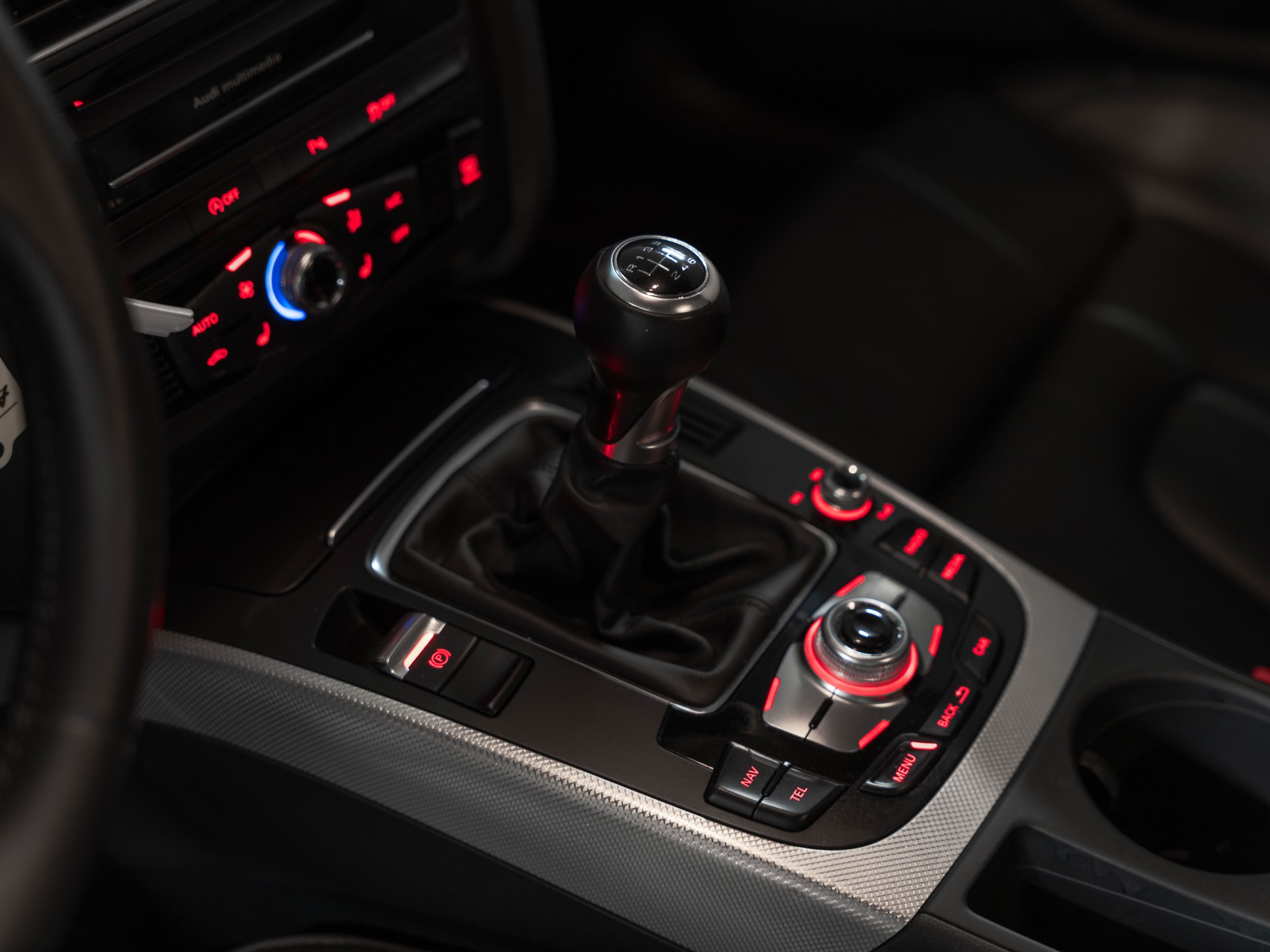 AUDI A4 Avant 2.0 TDI-image-24