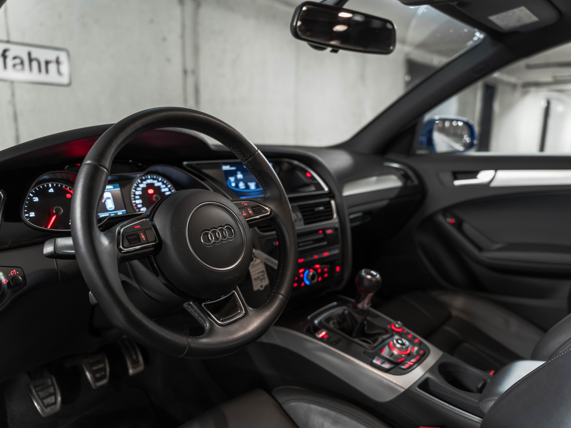 AUDI A4 Avant 2.0 TDI-image-25