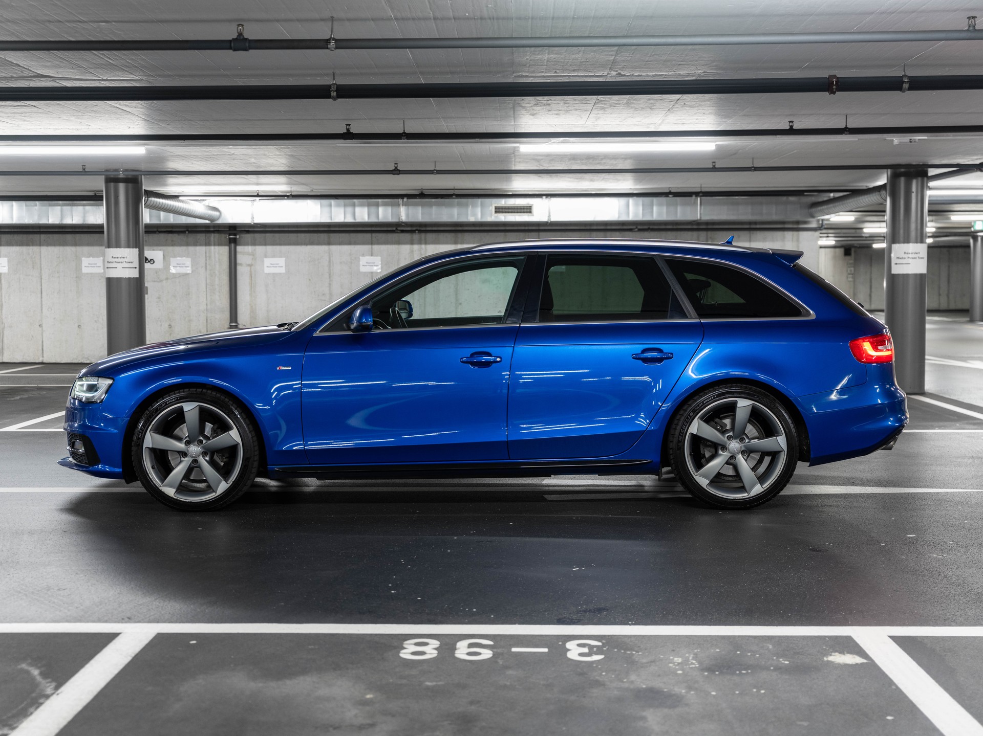 AUDI A4 Avant 2.0 TDI-image-4