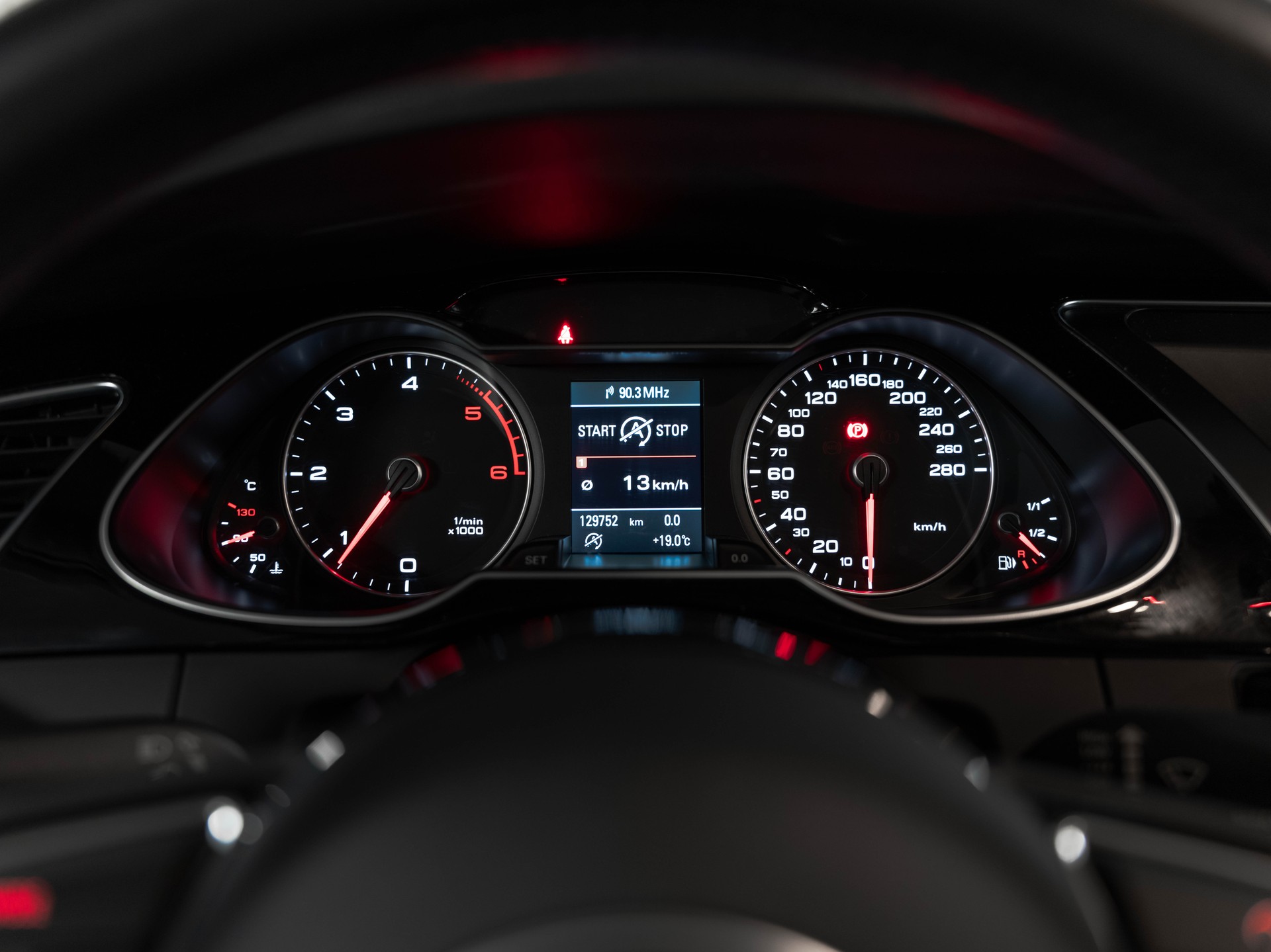 AUDI A4 Avant 2.0 TDI-image-18