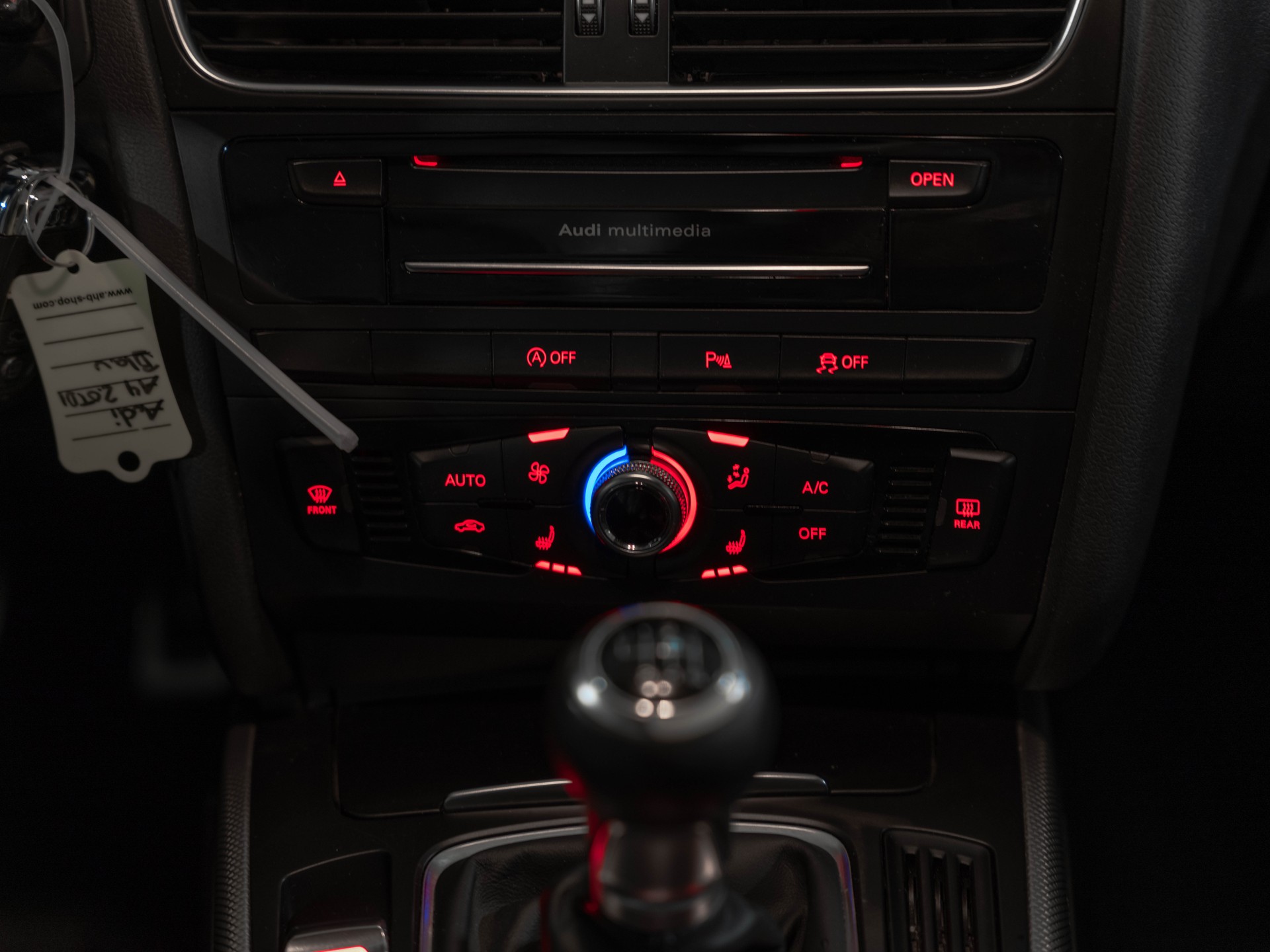 AUDI A4 Avant 2.0 TDI-image-23